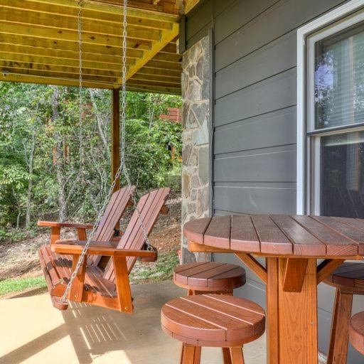 Spacious but cozy, secluded but close to everything