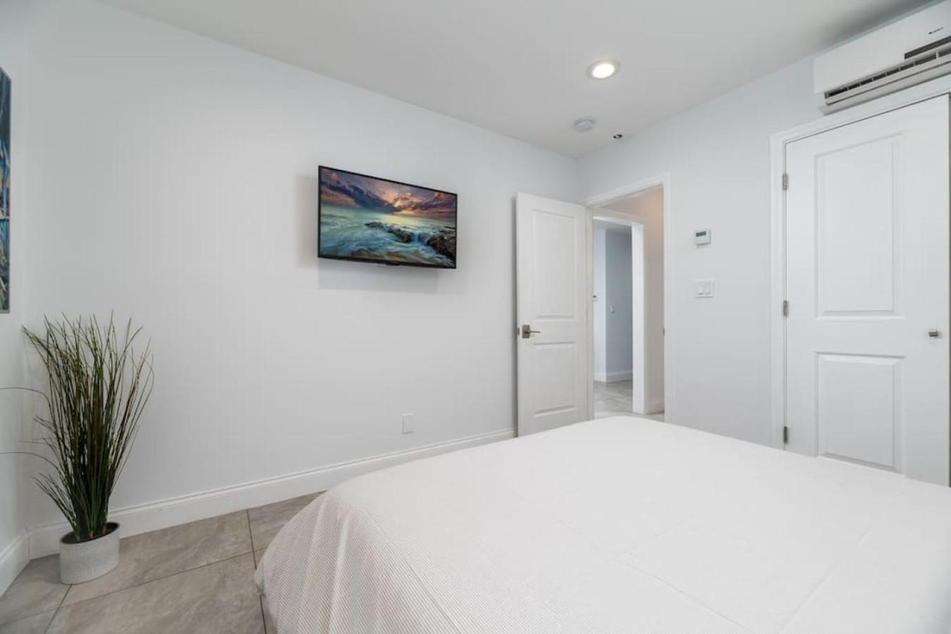 Bayshore Breeze Free Parking 1 view 5