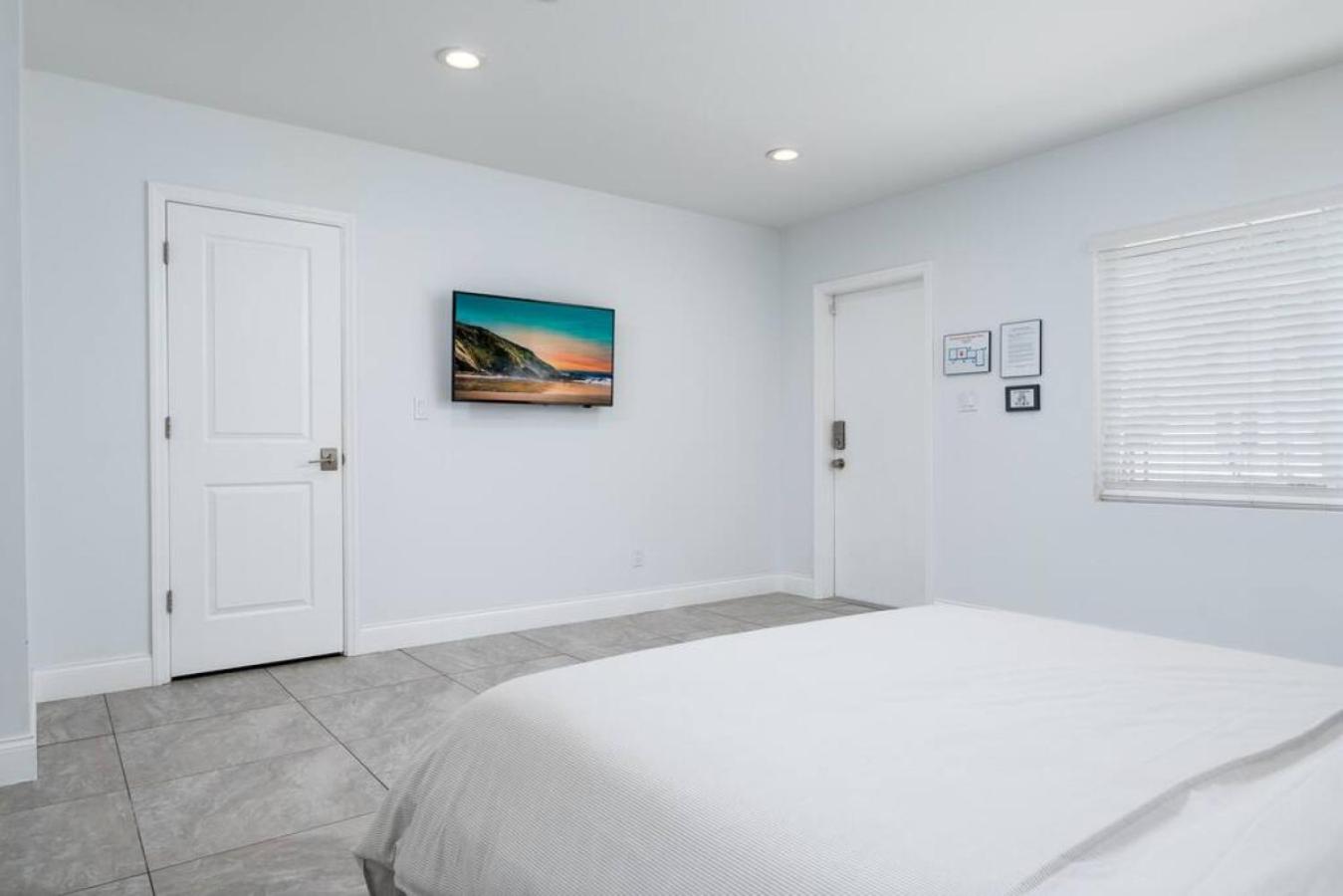 Bayshore Breeze Free Parking 3 view 5
