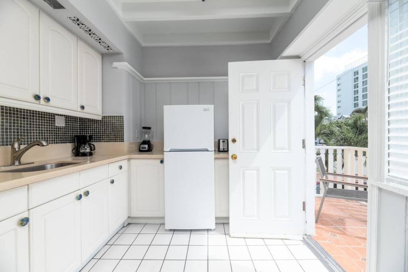 Ocean Breeze Free Parking Apt 3 view 5