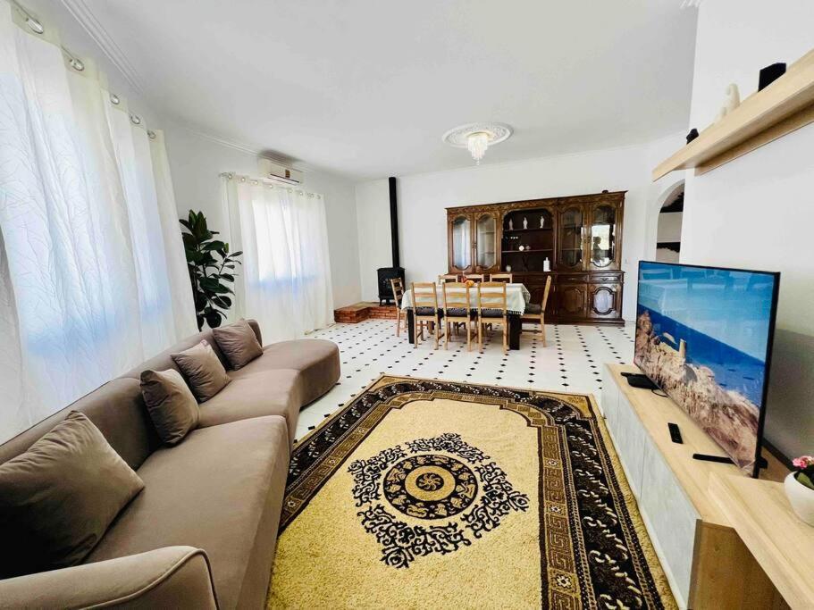 Charming 5 bed Private Villa - Quarteira view 3