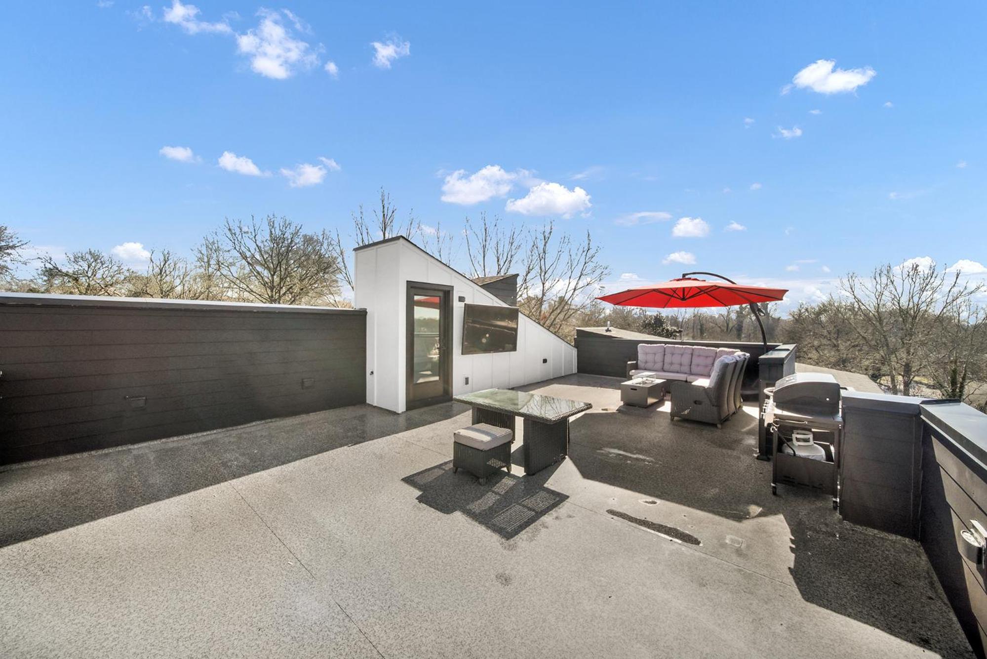 406 Katonah Amazing Location Rooftop patio views and a gym view 3