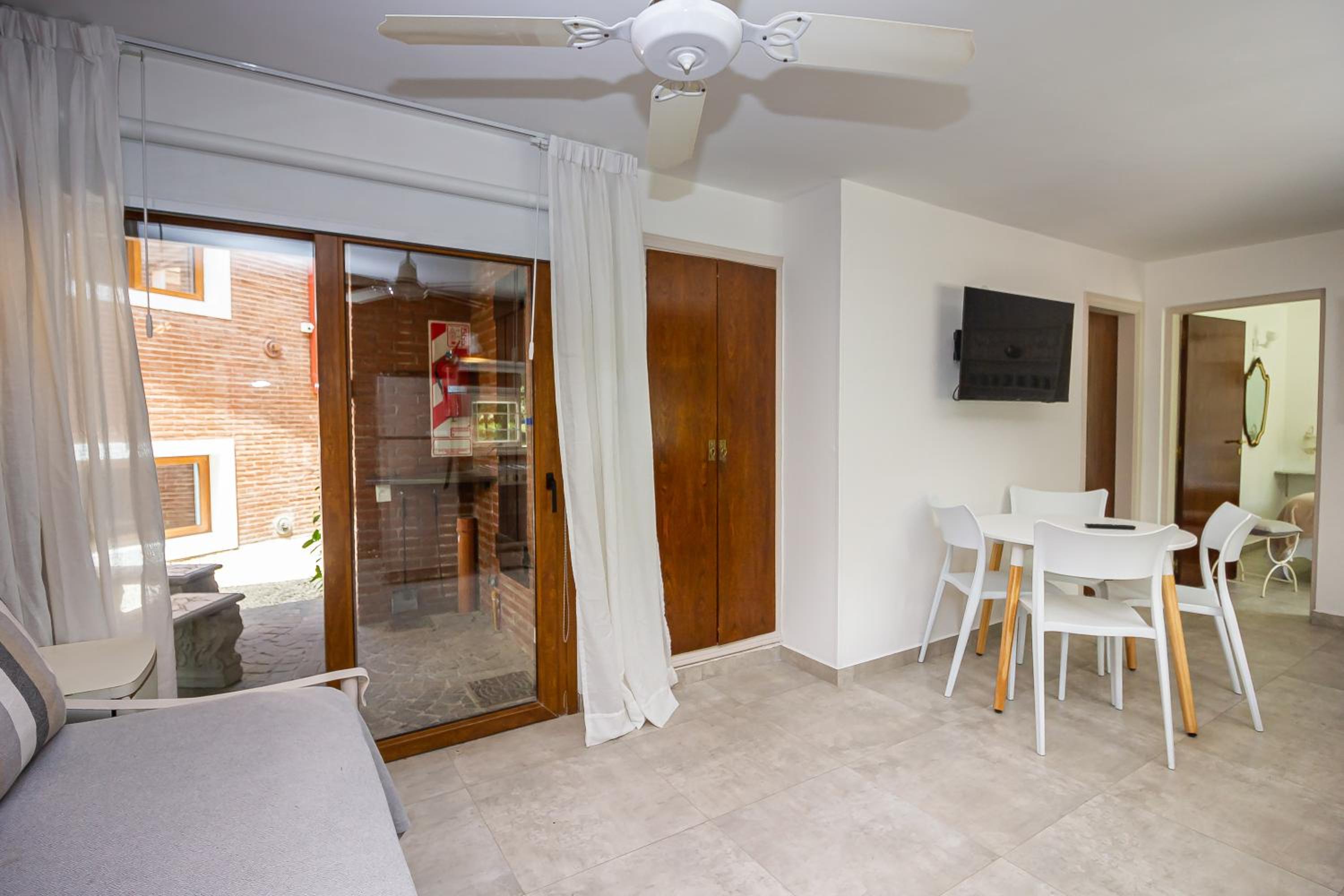 Punta Cerezo Apart
