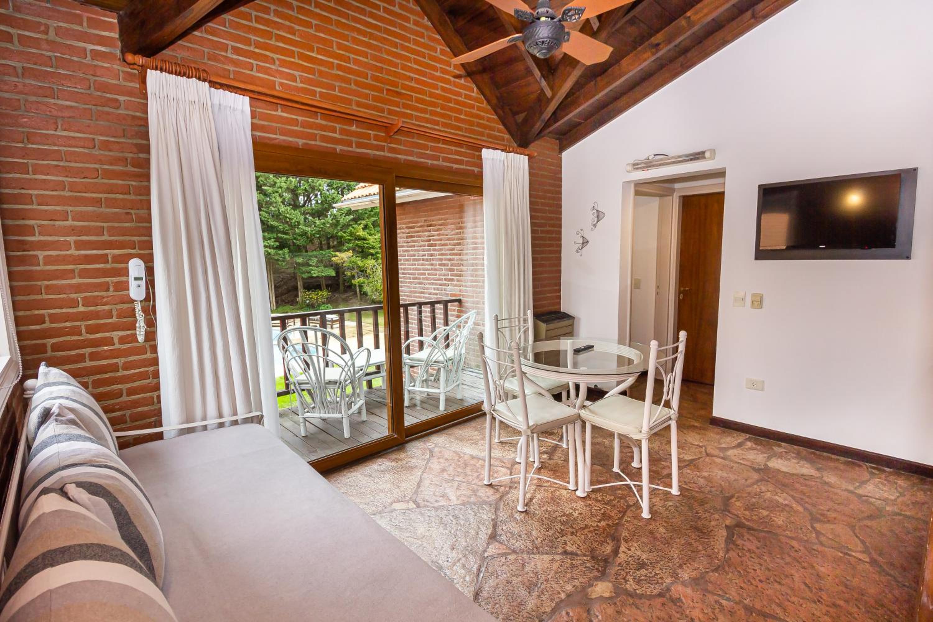 Punta Cerezo Apart