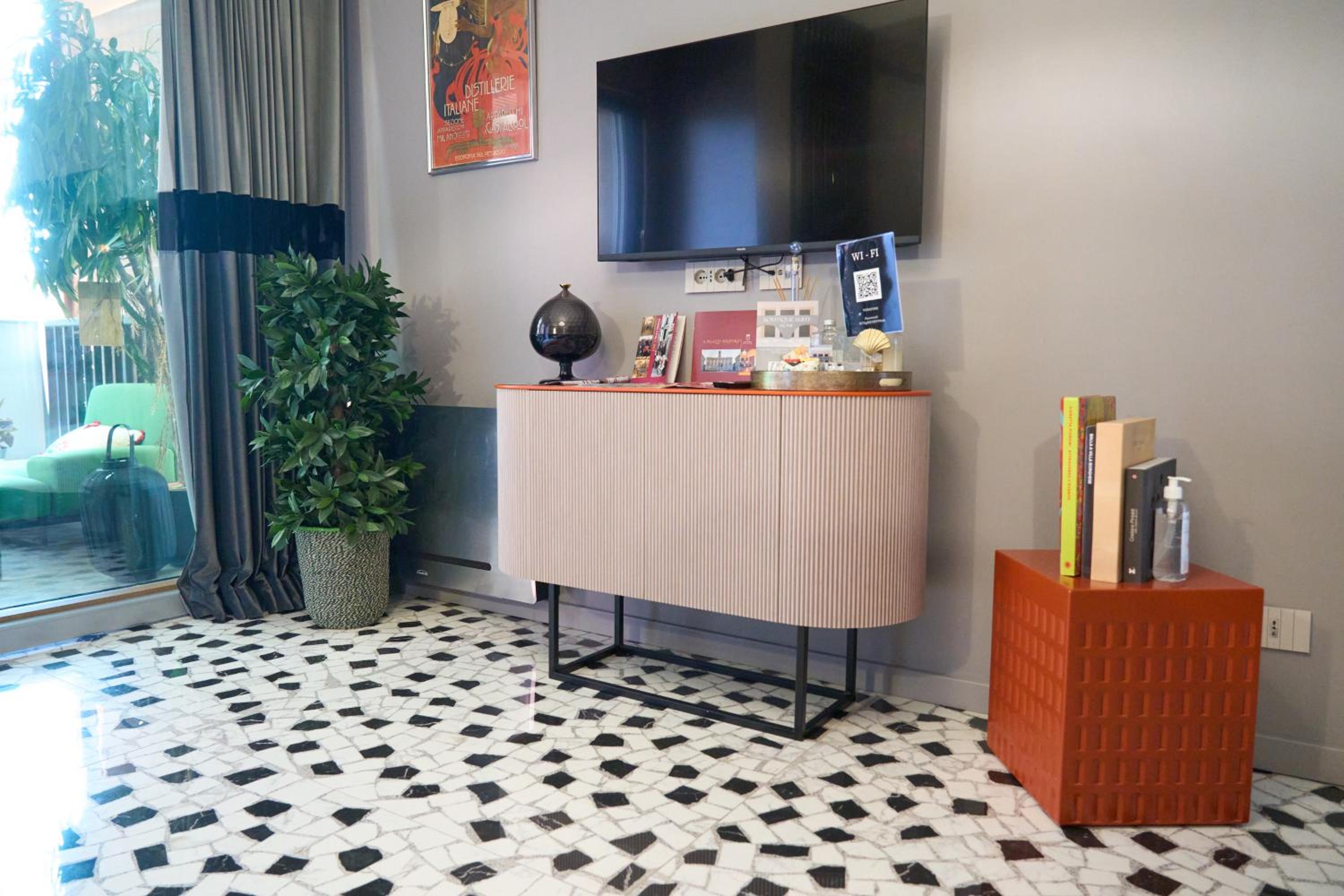 Trastevere Boutique Suite Rome with Gym and Steam Shower
