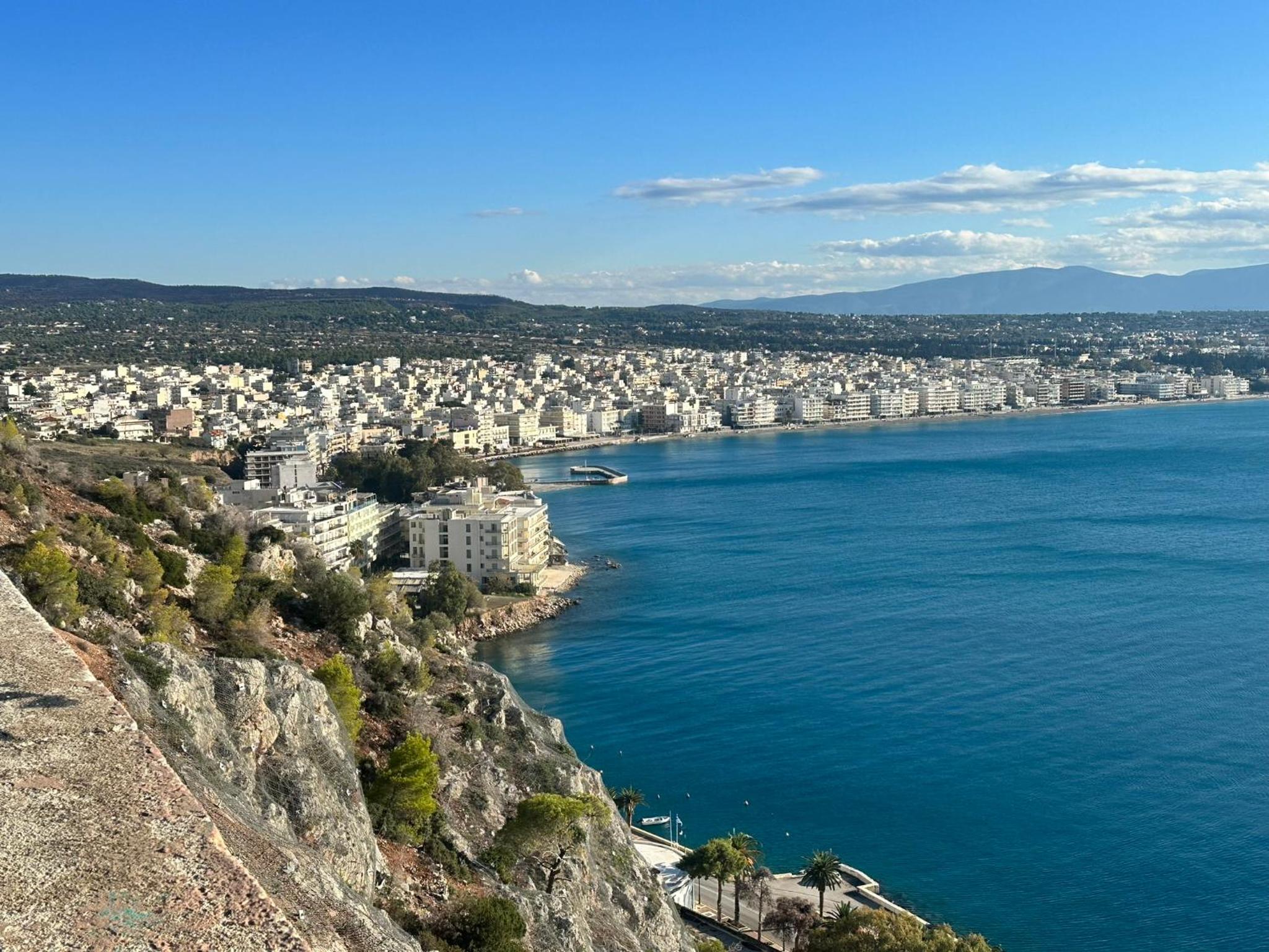 Eleni’s Mountainview Central Studio by the Sea view 3
