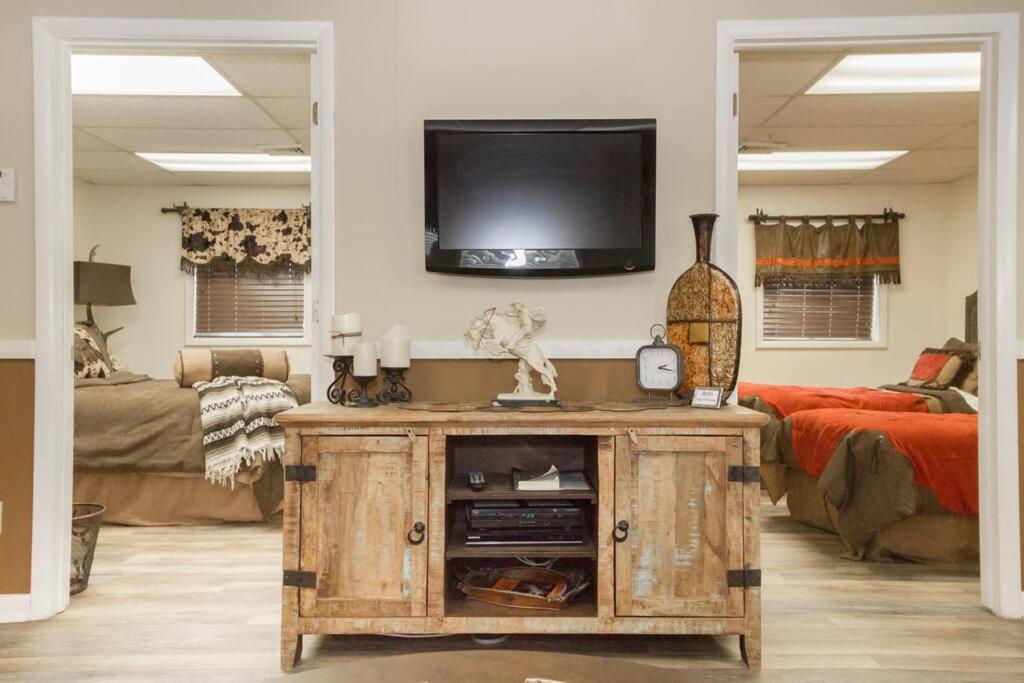 30 acre horse ranch with Bunk House view 3