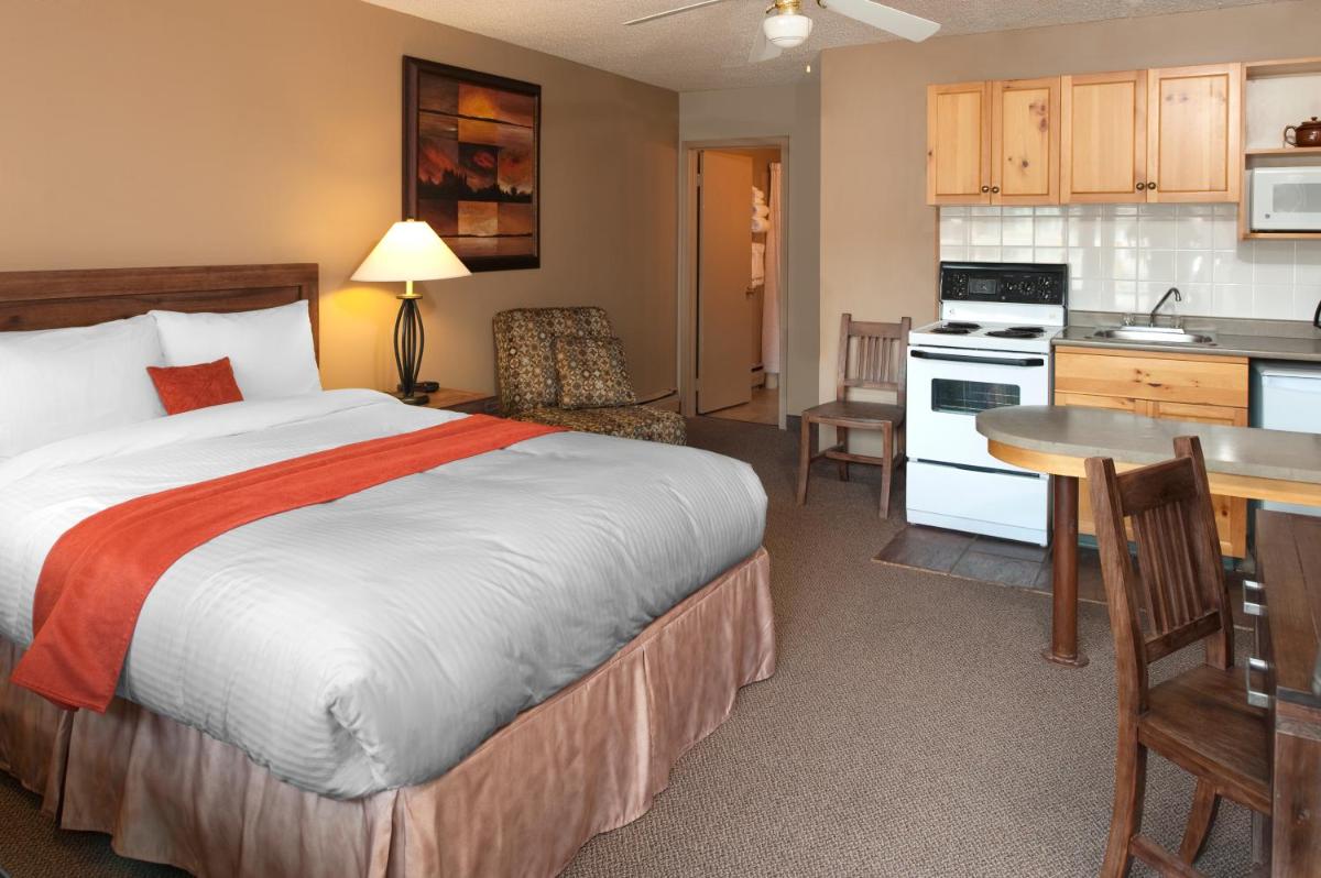 Jasper Vacations - Maligne Lodge - Property Image 3