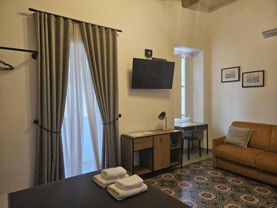 Ivy - Paola Modern Townhouse view 3
