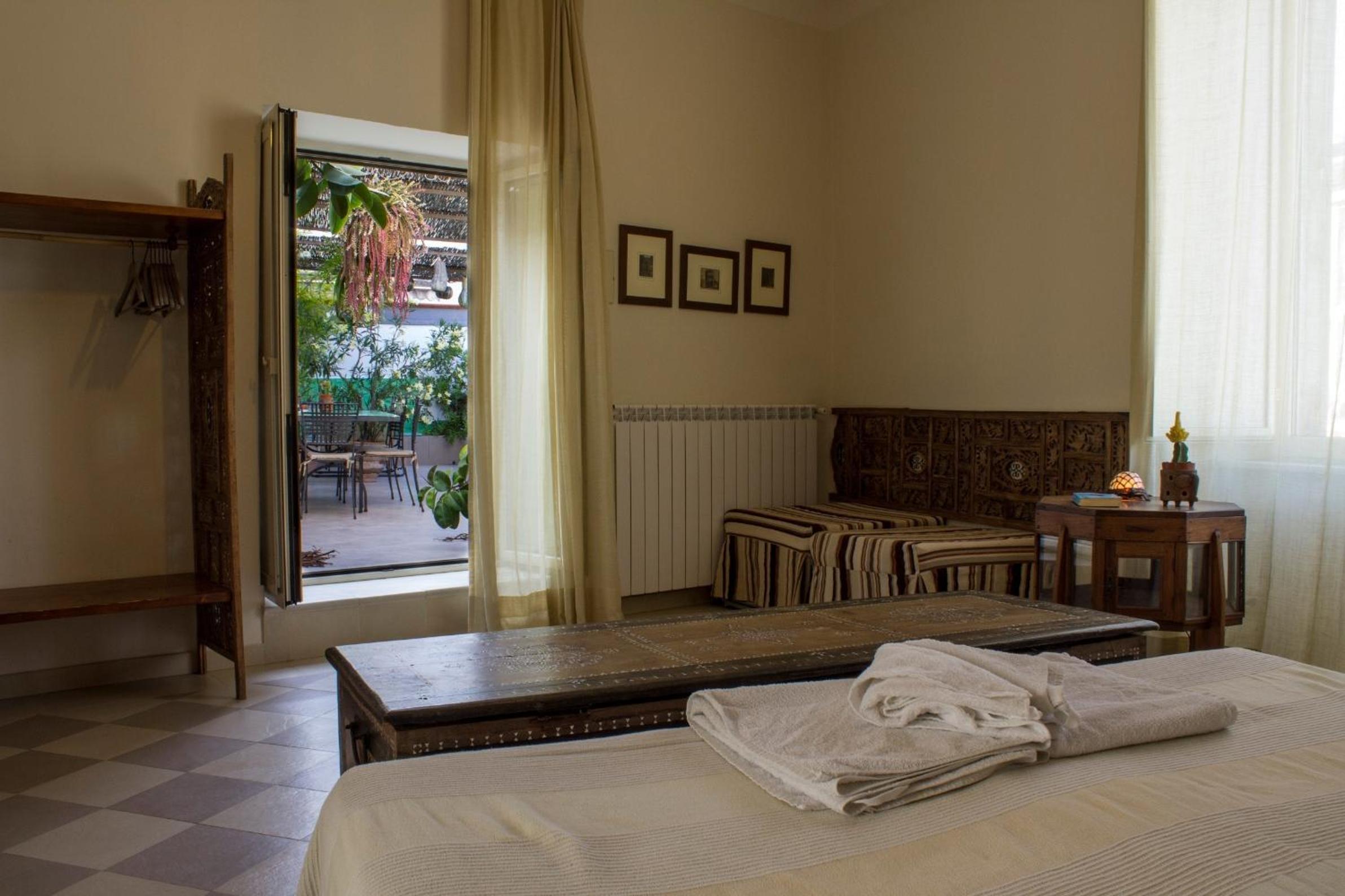 Cerasiello en Naples — hotel room