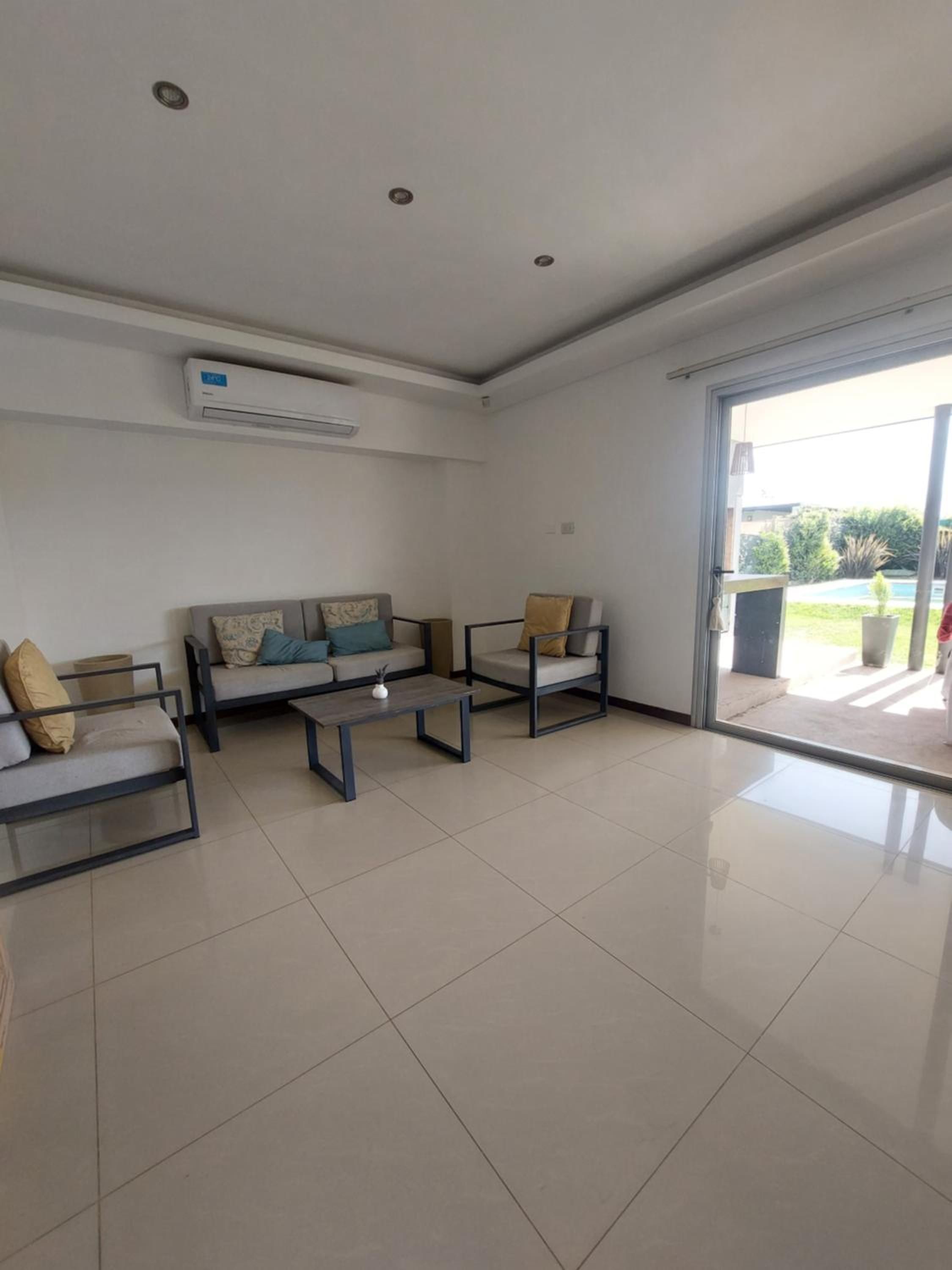 Casa familiar en Barrio Privado Mendoza