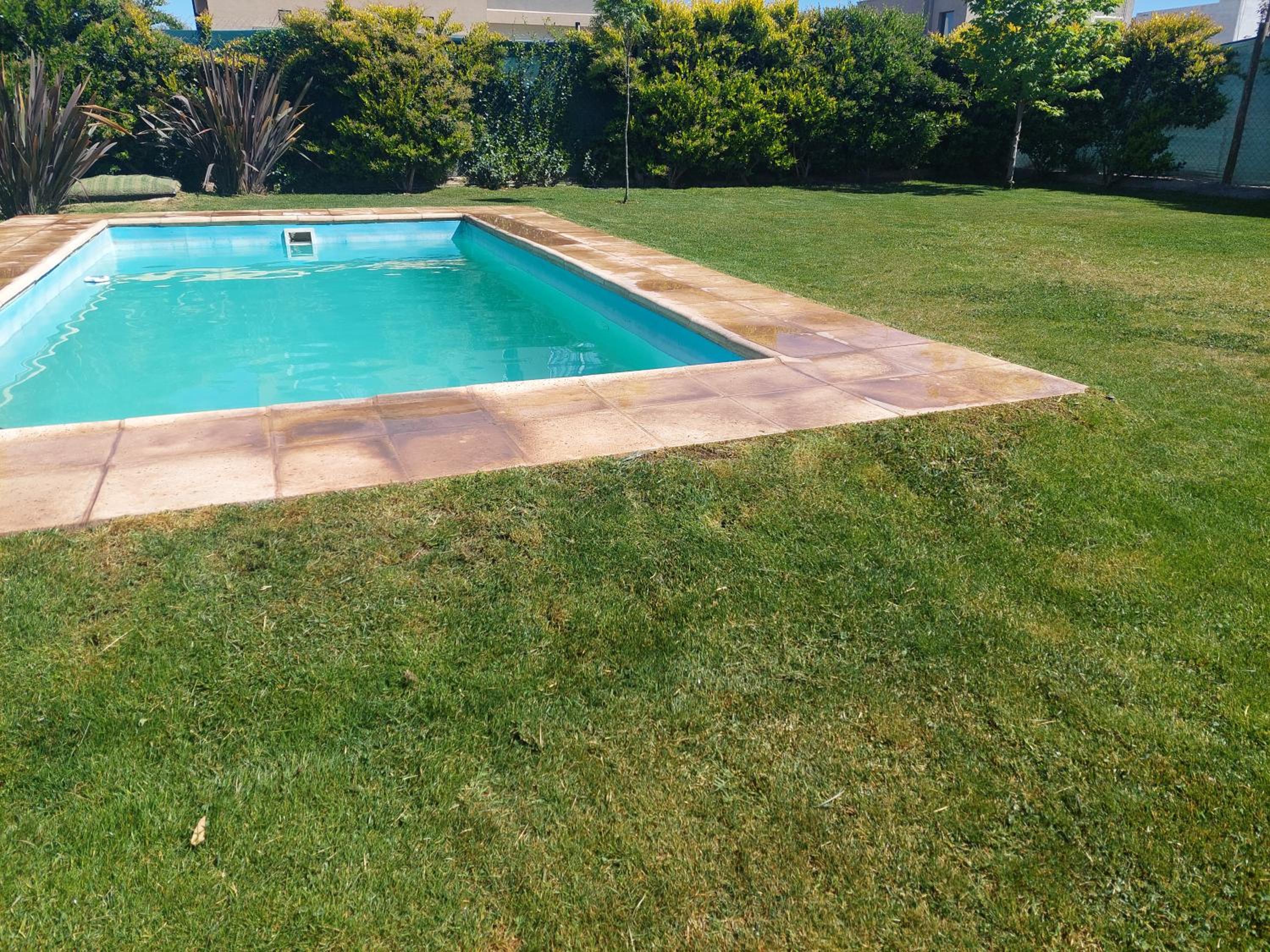 Casa familiar en Barrio Privado Mendoza
