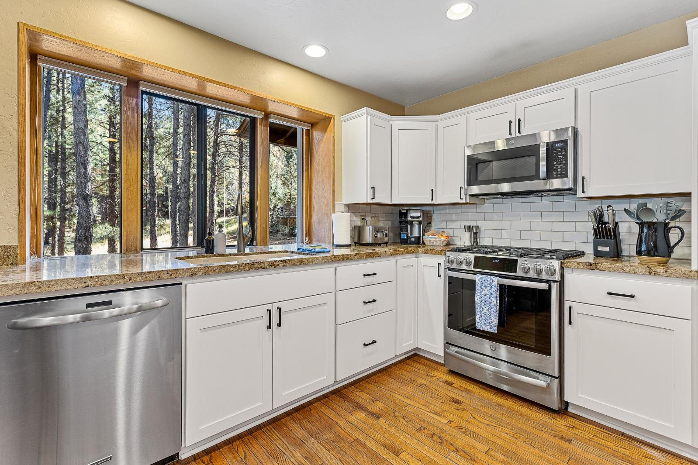 Sensational Burning Tree 4 bed 3 bath Retreat in the Country Club view 2