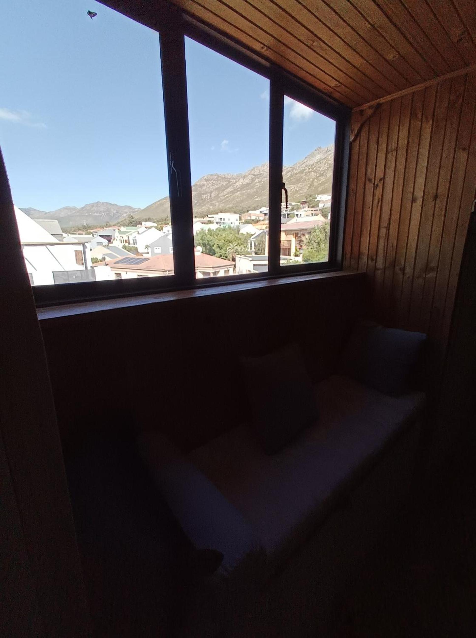 Babiana Peaks Mountainside Cabin view 4