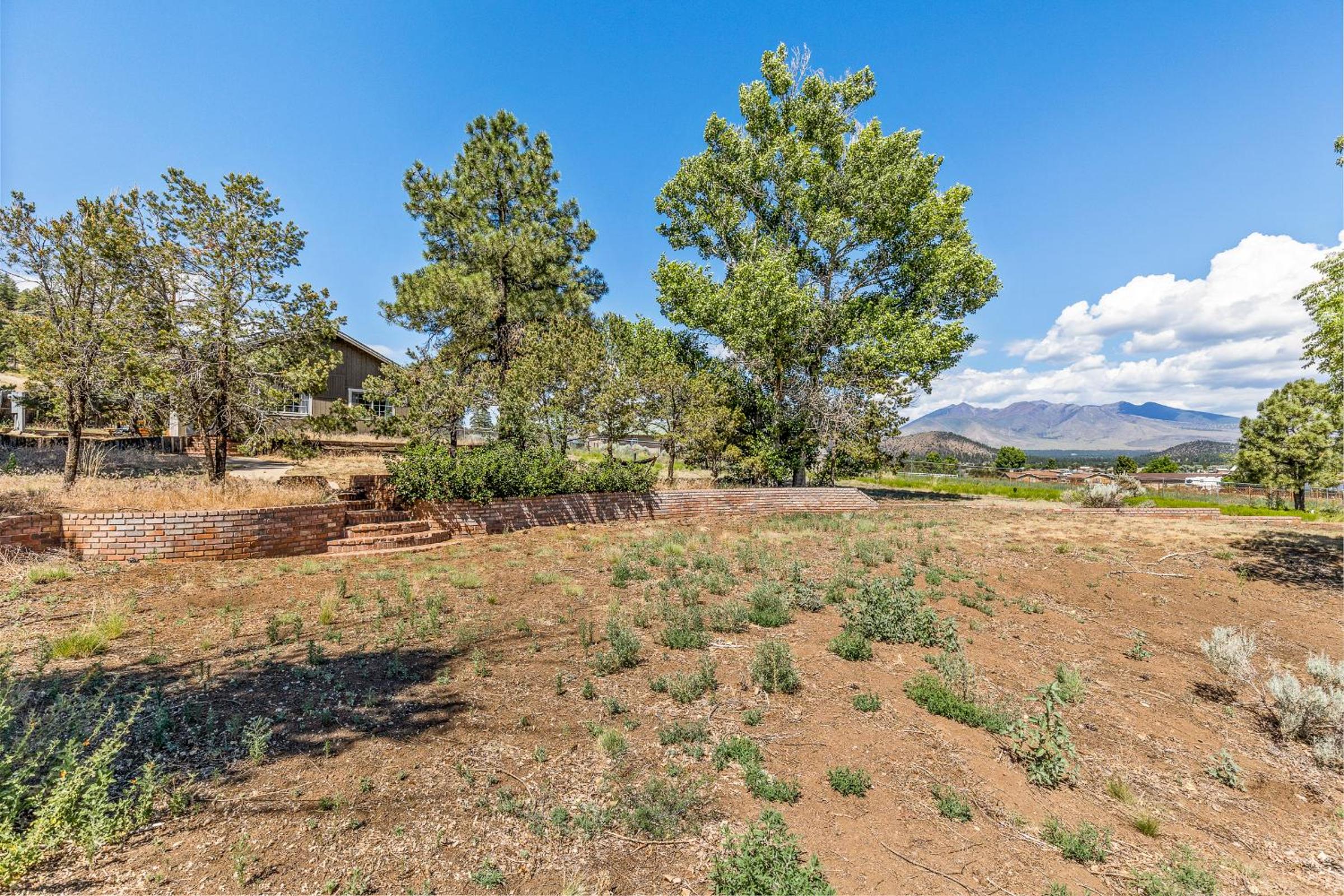 Charming and Tranquil Oasis, Stylish 2 bedroom 1 bathroom Getaway! view 3
