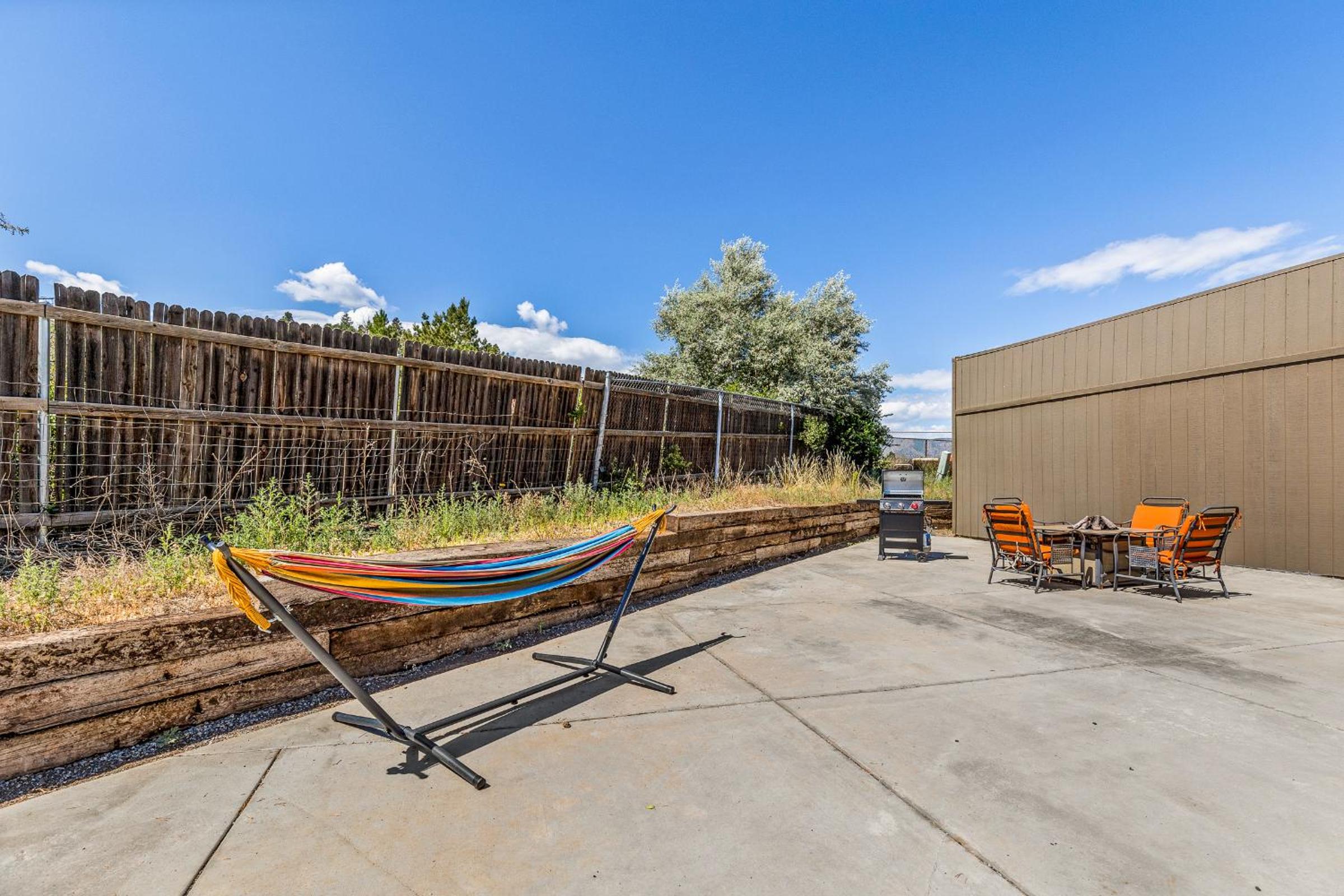 Charming and Tranquil Oasis, Stylish 2 bedroom 1 bathroom Getaway! view 4