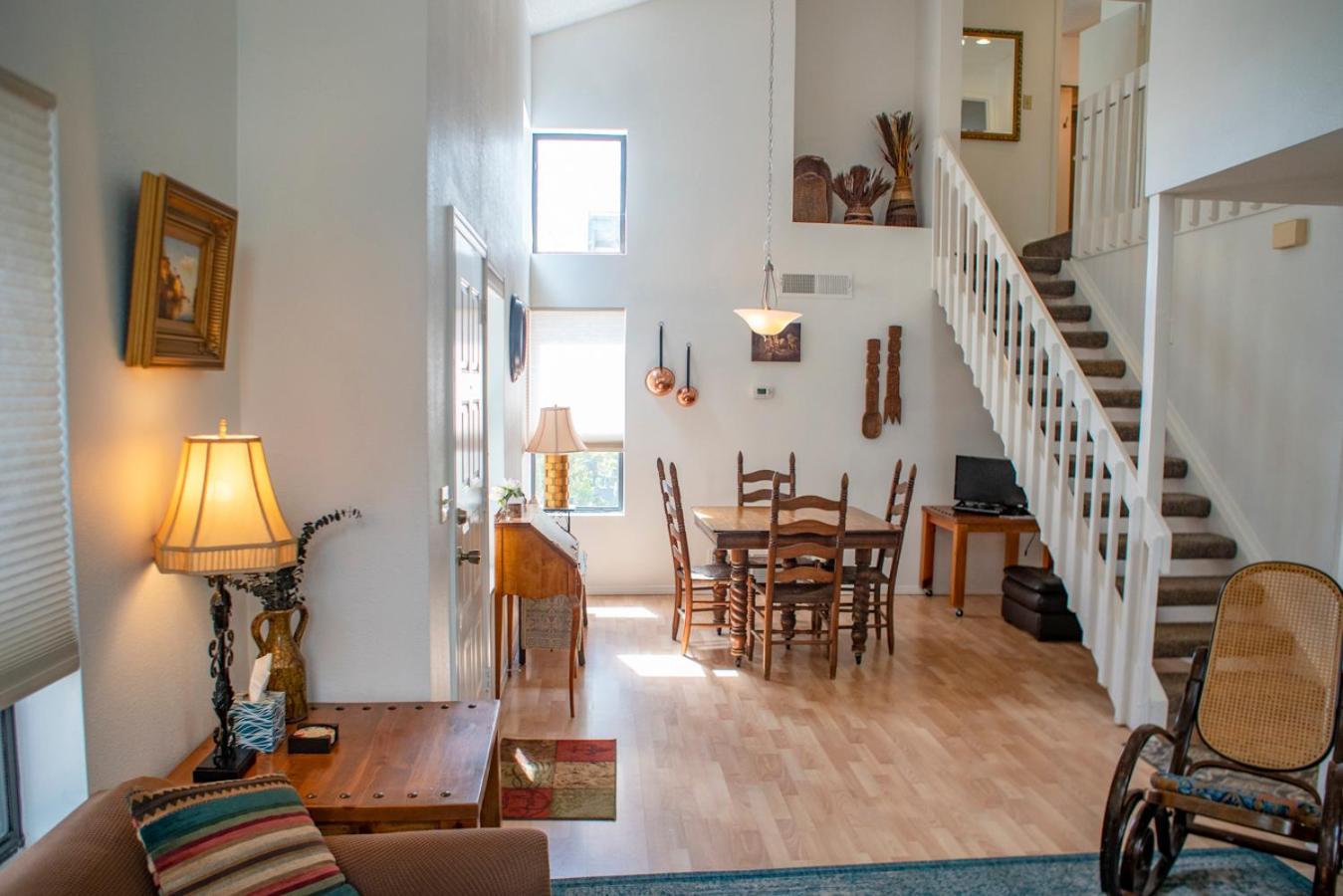 Spring Meadows Marvelous & Bright Town Home - Close to Foxglenn Park and Country Club! view 3