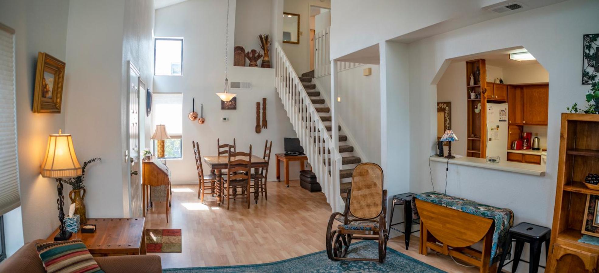 Spring Meadows Marvelous & Bright Town Home - Close to Foxglenn Park and Country Club! view 5