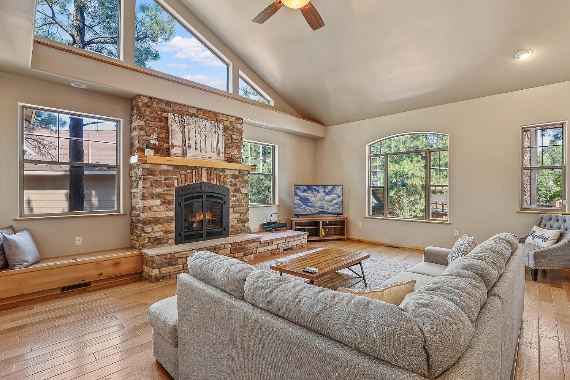 Wonderful & Modern Home Perfect for Large Families view 5
