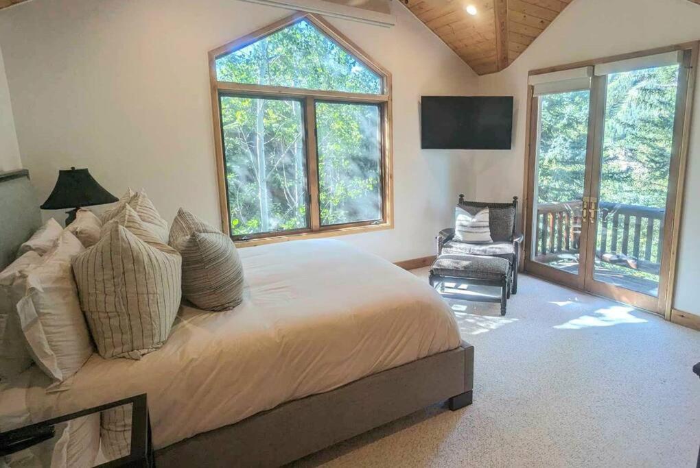 Walkable Ski Access at Silver Lake Lodge. view 5