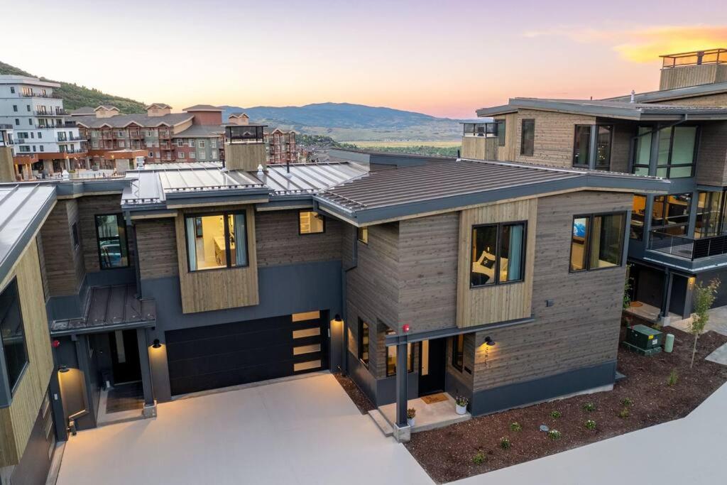 Perfect Luxury Ridgeline Retreat in Park City view 3