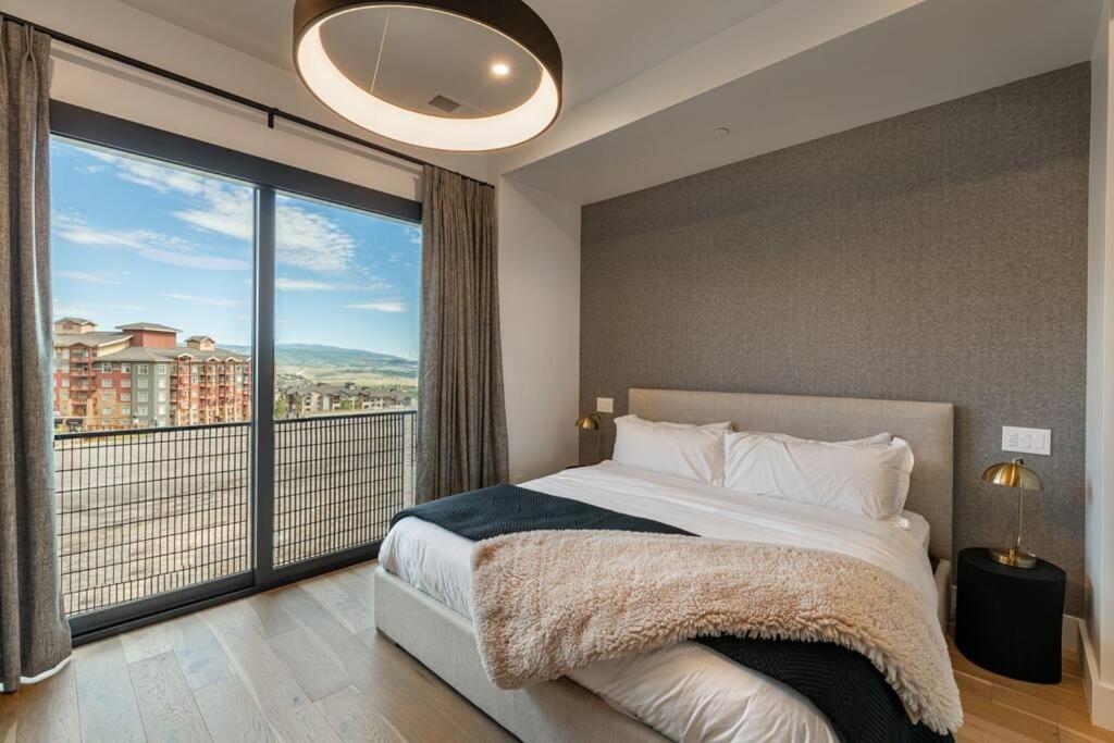 Perfect Luxury Ridgeline Retreat in Park City view 4