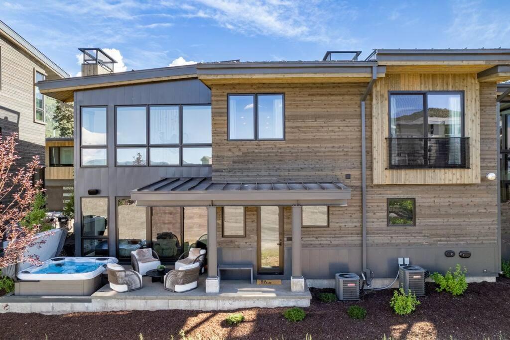 Perfect Luxury Ridgeline Retreat in Park City view 5