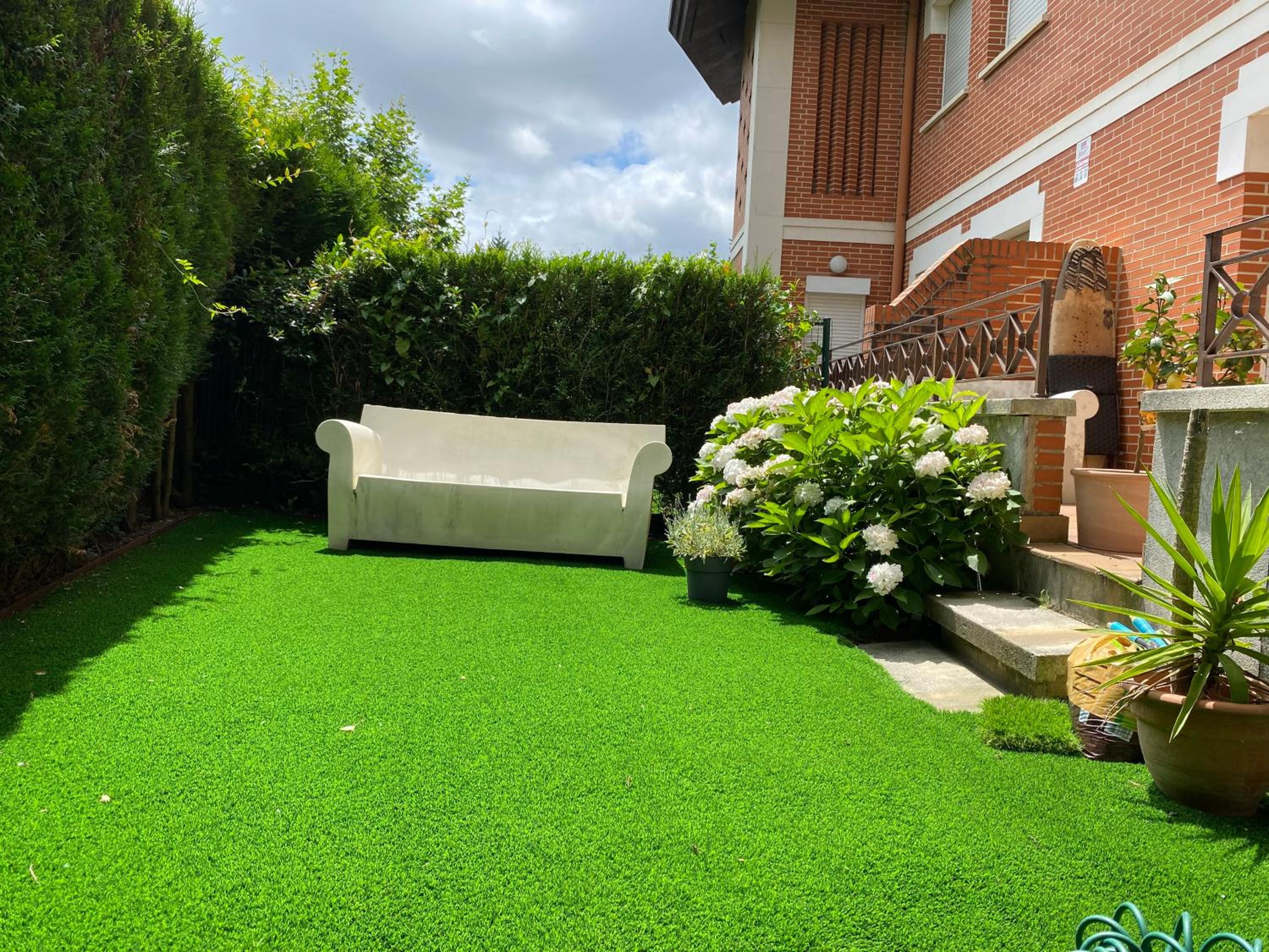 Apartamento con Jardín