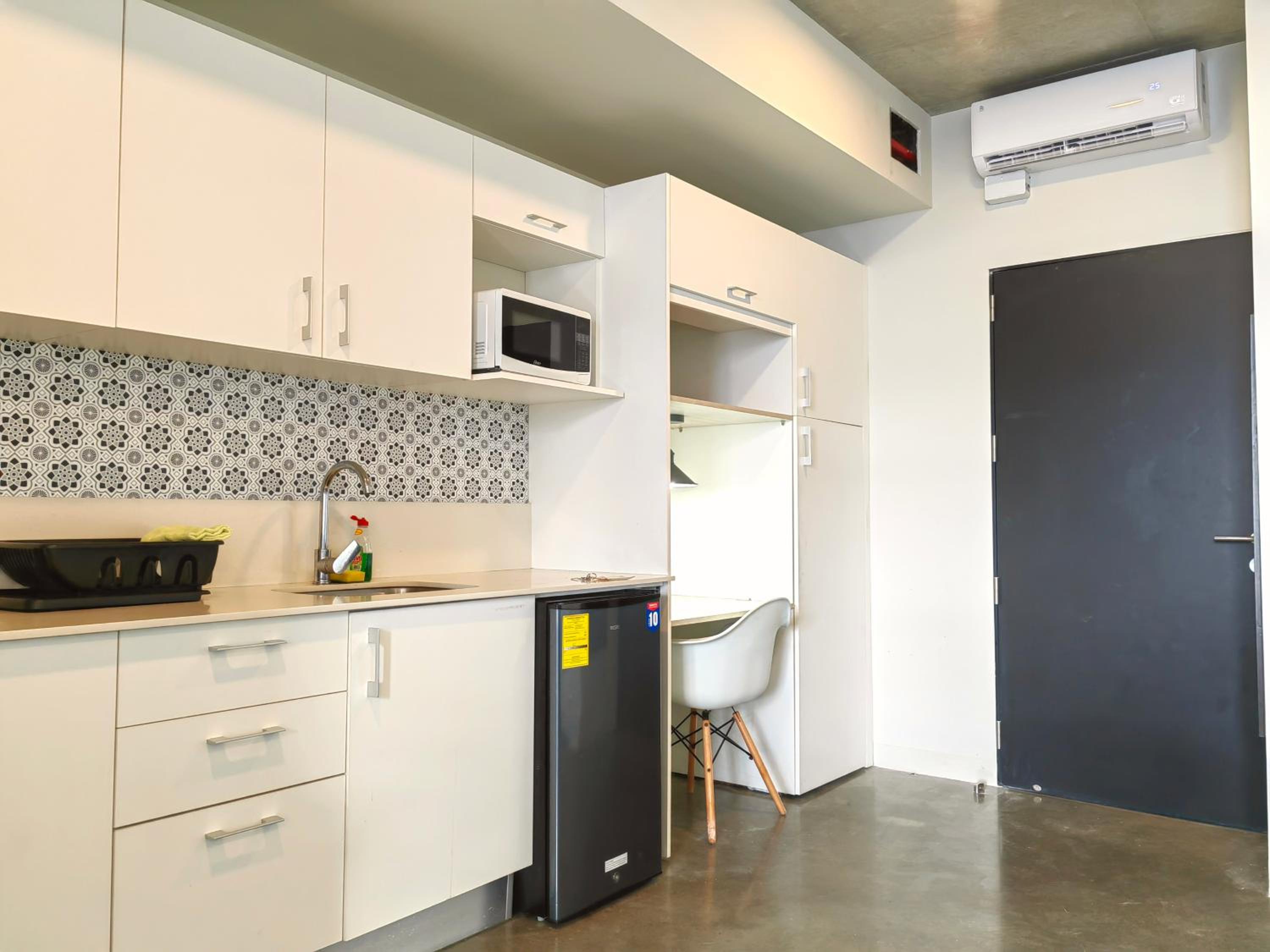 906B URBN Barrio Escalante Estudio con Aire Acondicionado y Parqueo