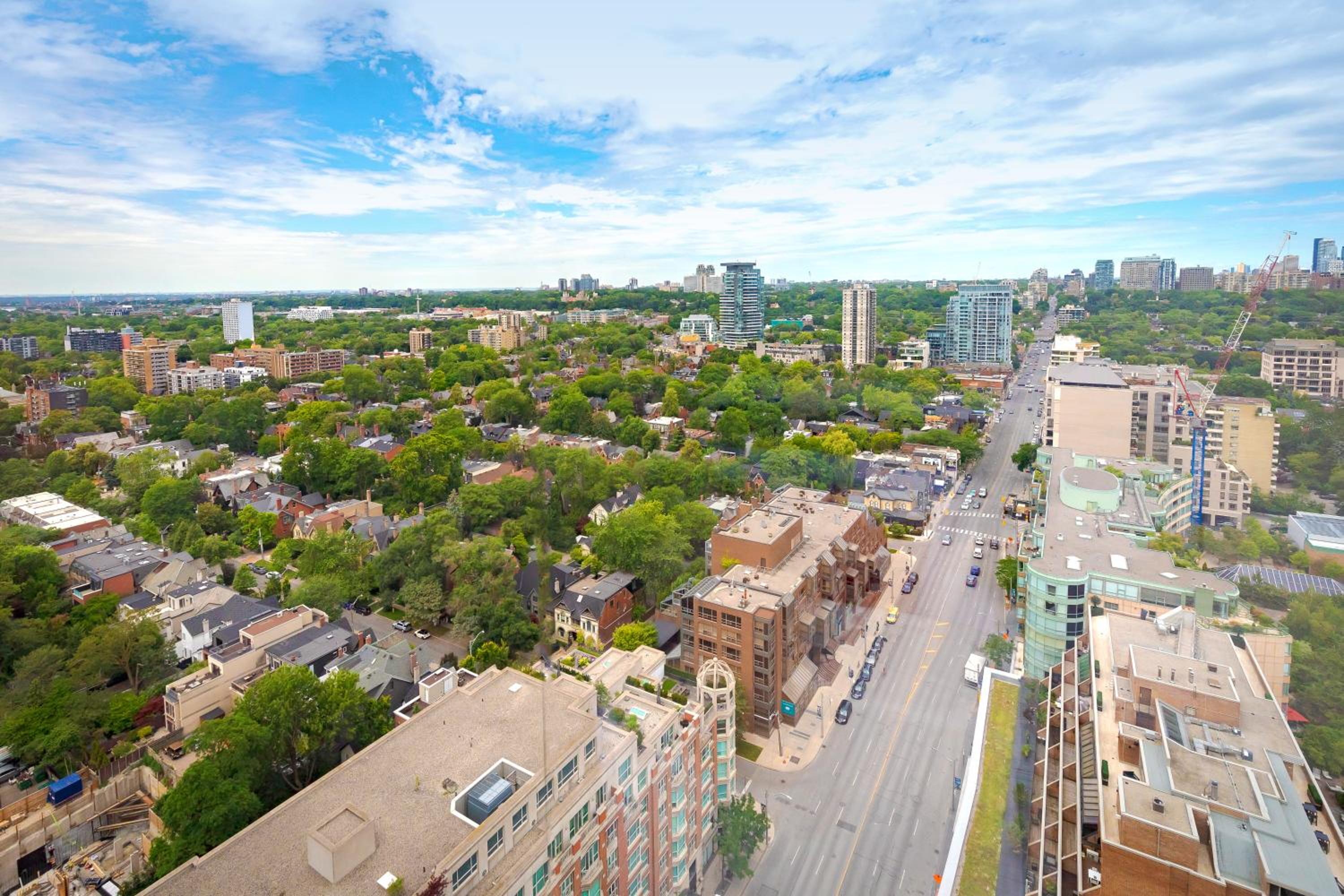 Luxury 3-Beds Apartment in Yorkville with the Best City View in Downtown Toronto