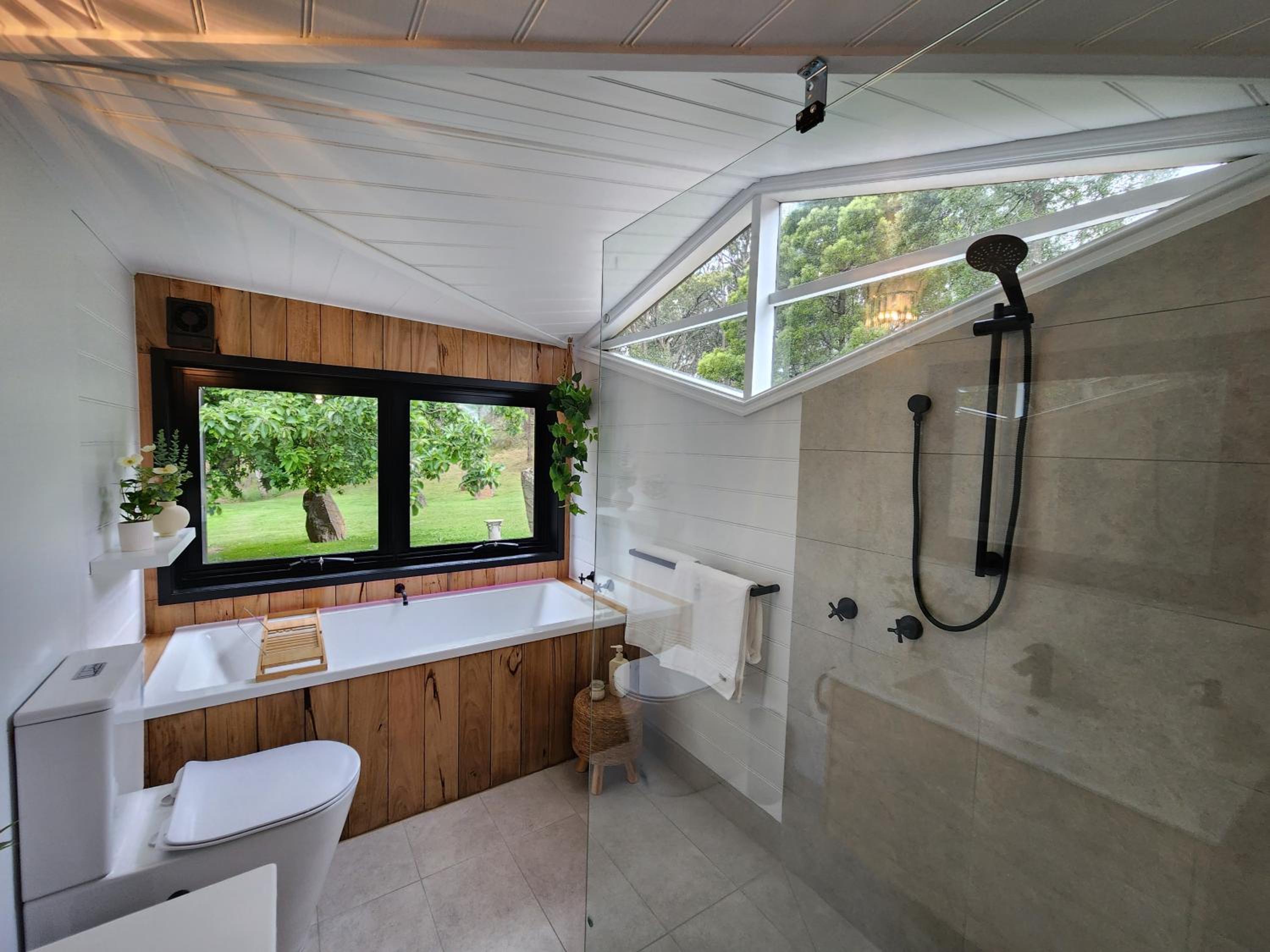 Daylesford - Frog Hollow Estate -THE COTTAGE - enjoy a relaxing and romantic night away in our gorgeous little one Bedroom ROMANTIC COTTAGE under the apple