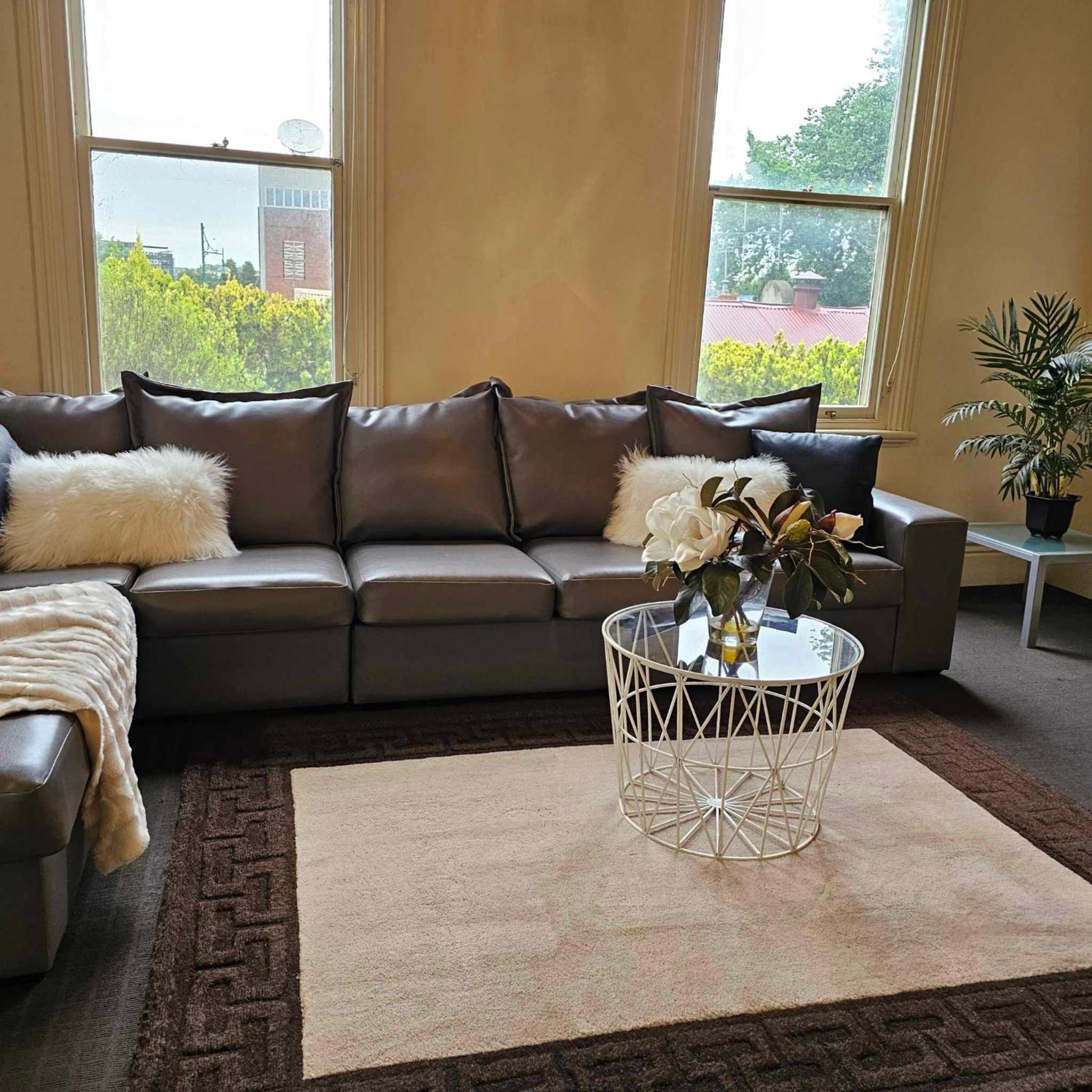 Cobb&CoHouse-Goldfields ExecutiveStay Ideal for Families &Work Crews