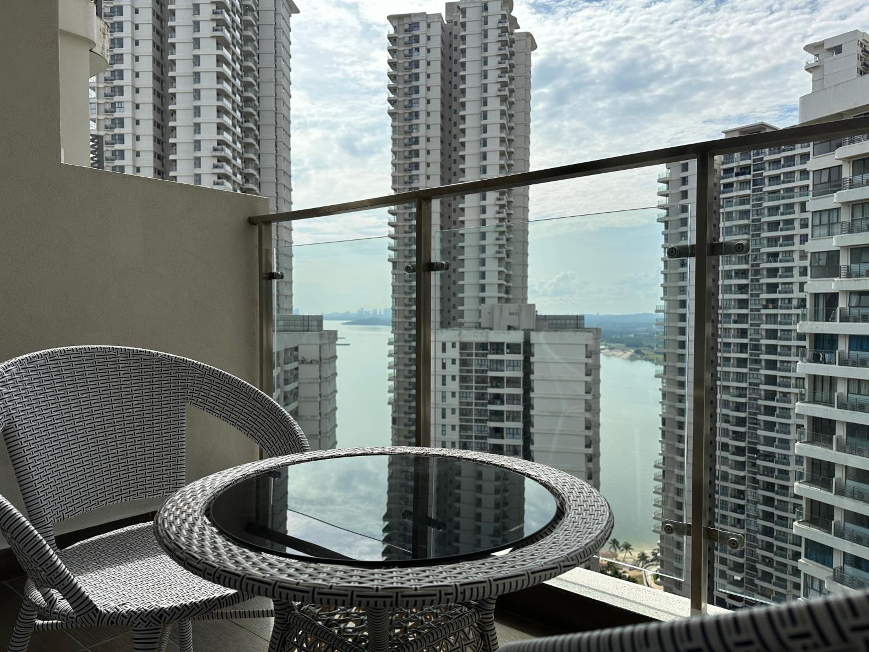 Country Garden Chill Out 2BEDROOM High Floor @Hauz Cinta