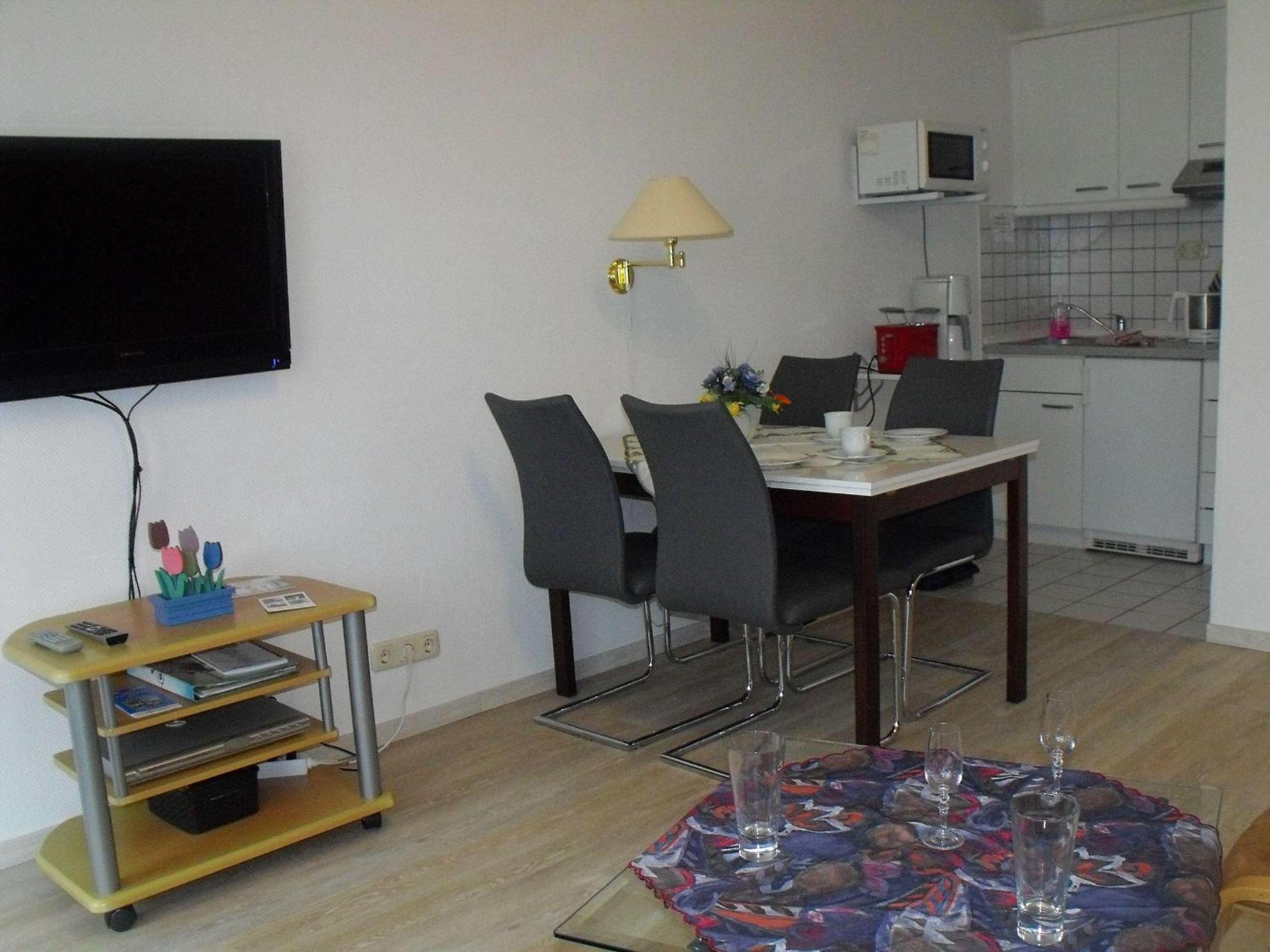 Luv-und-Lee-Apartment-56 view 5
