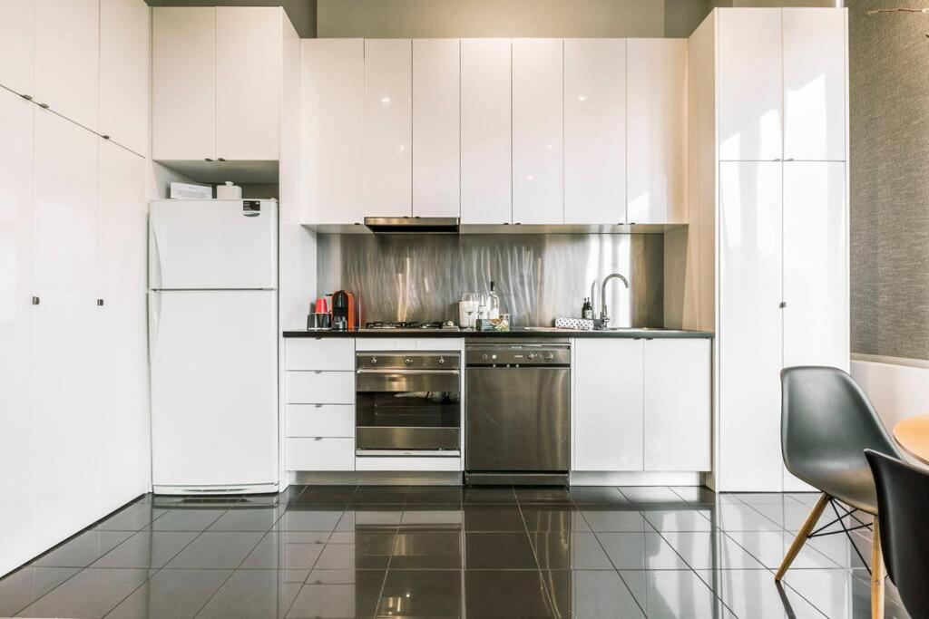 escape at collins 'PENTHOUSE' Apartment Melbourne CBD