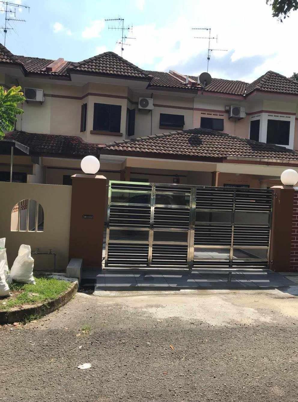 Double Storey Johor Bahru Stadium Homestay