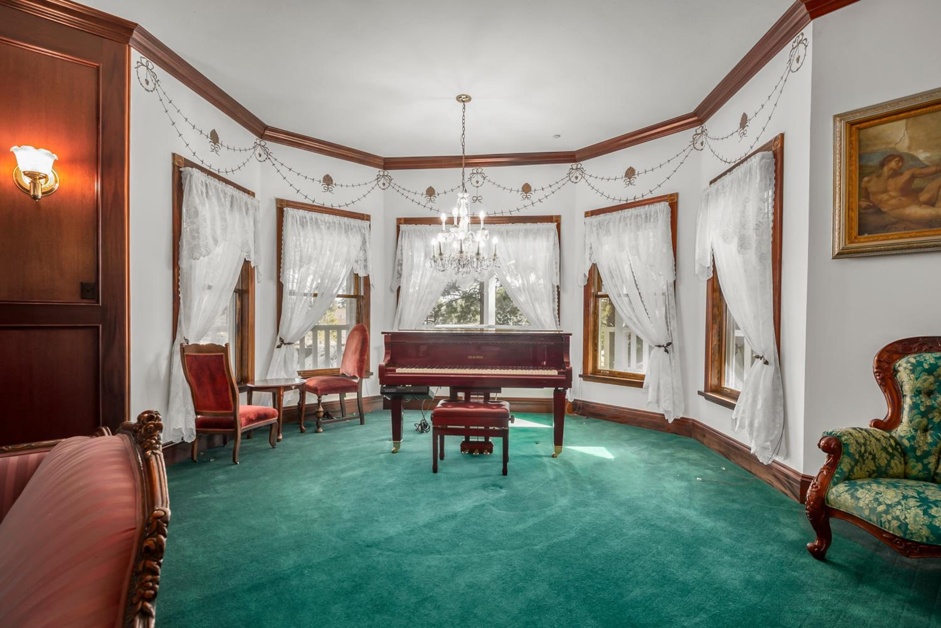 Mountain High Luxury Castle &Spa