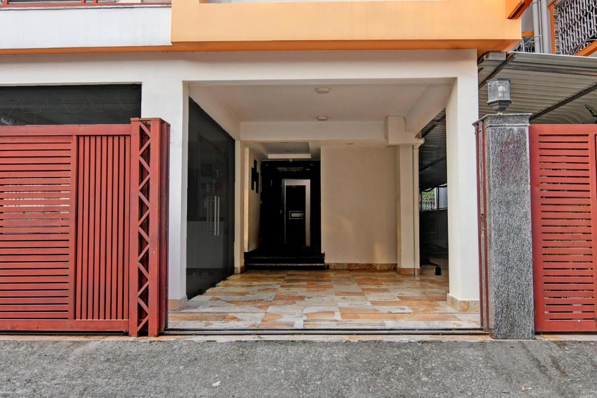 OYO Flagship Divya Jyoti Inn Near RDB Cinemas