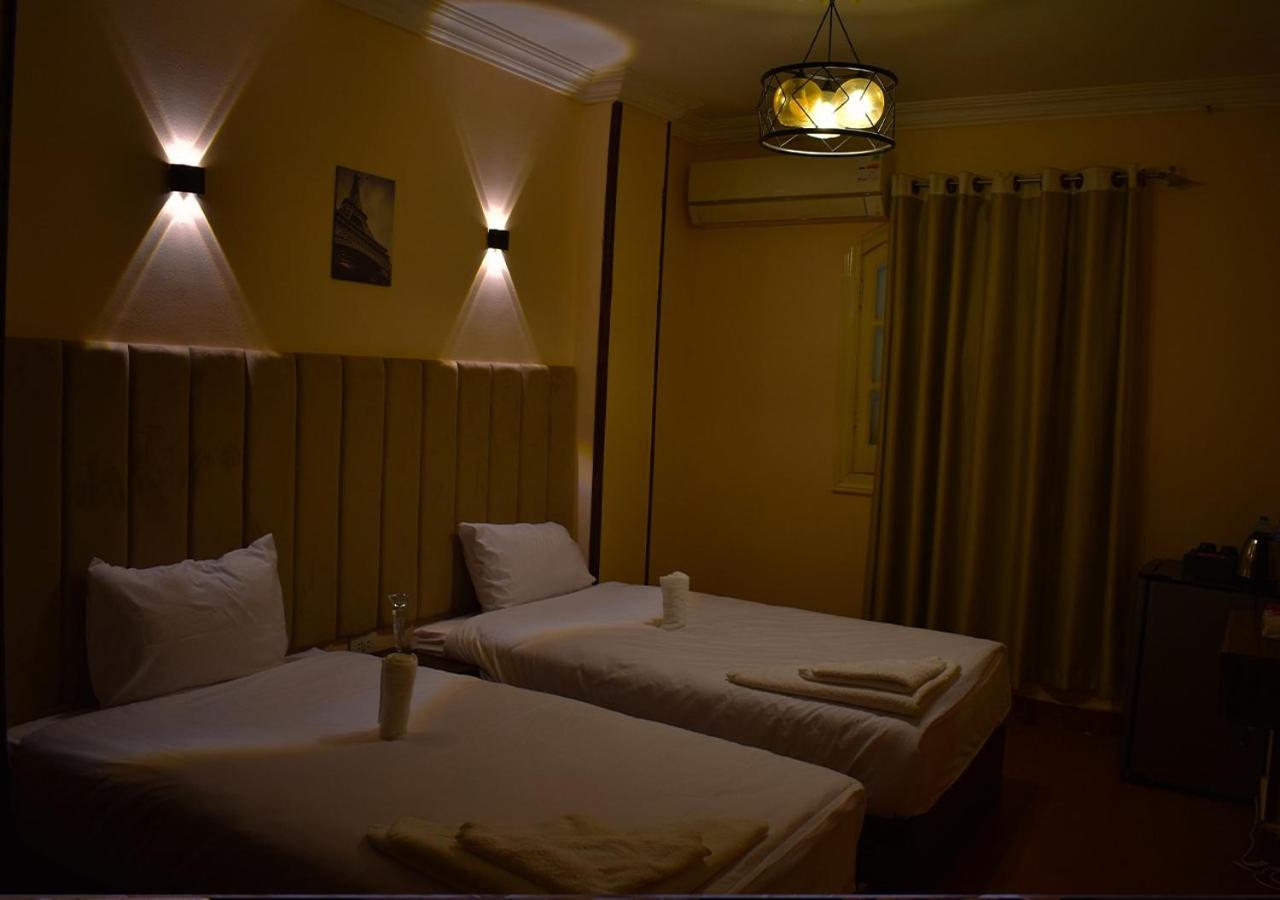 Badr pyramids inn