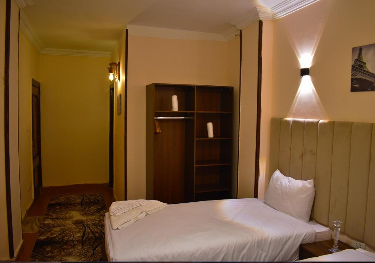 Badr pyramids inn