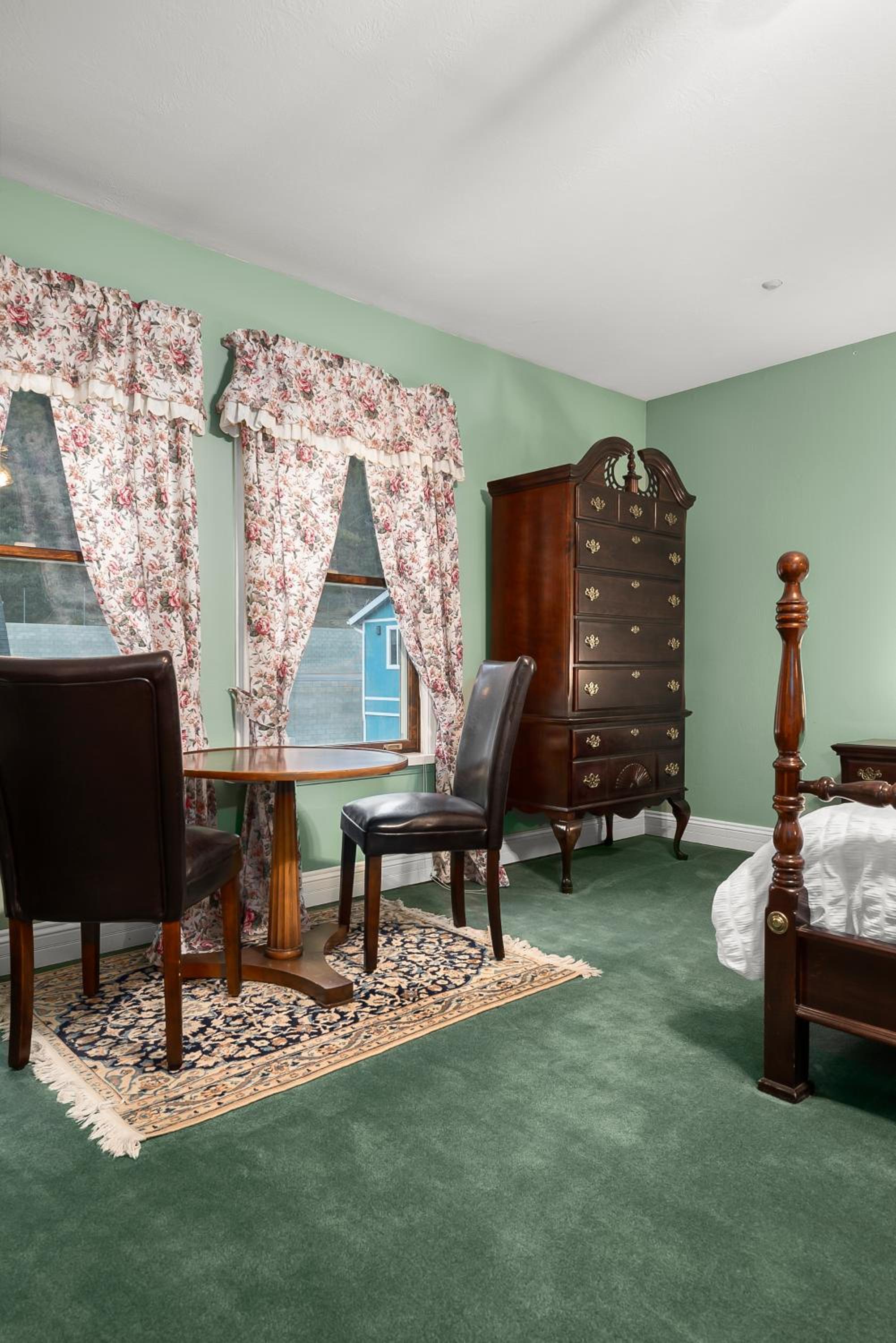 Mountain High Luxury Castle &Spa
