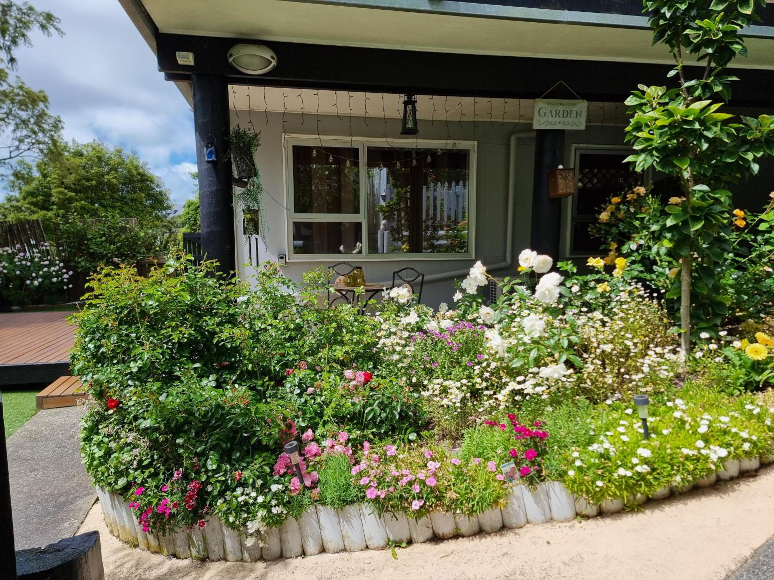 Entire ground floor with full-privacy and family-friendly popular to ferry catchers view 5