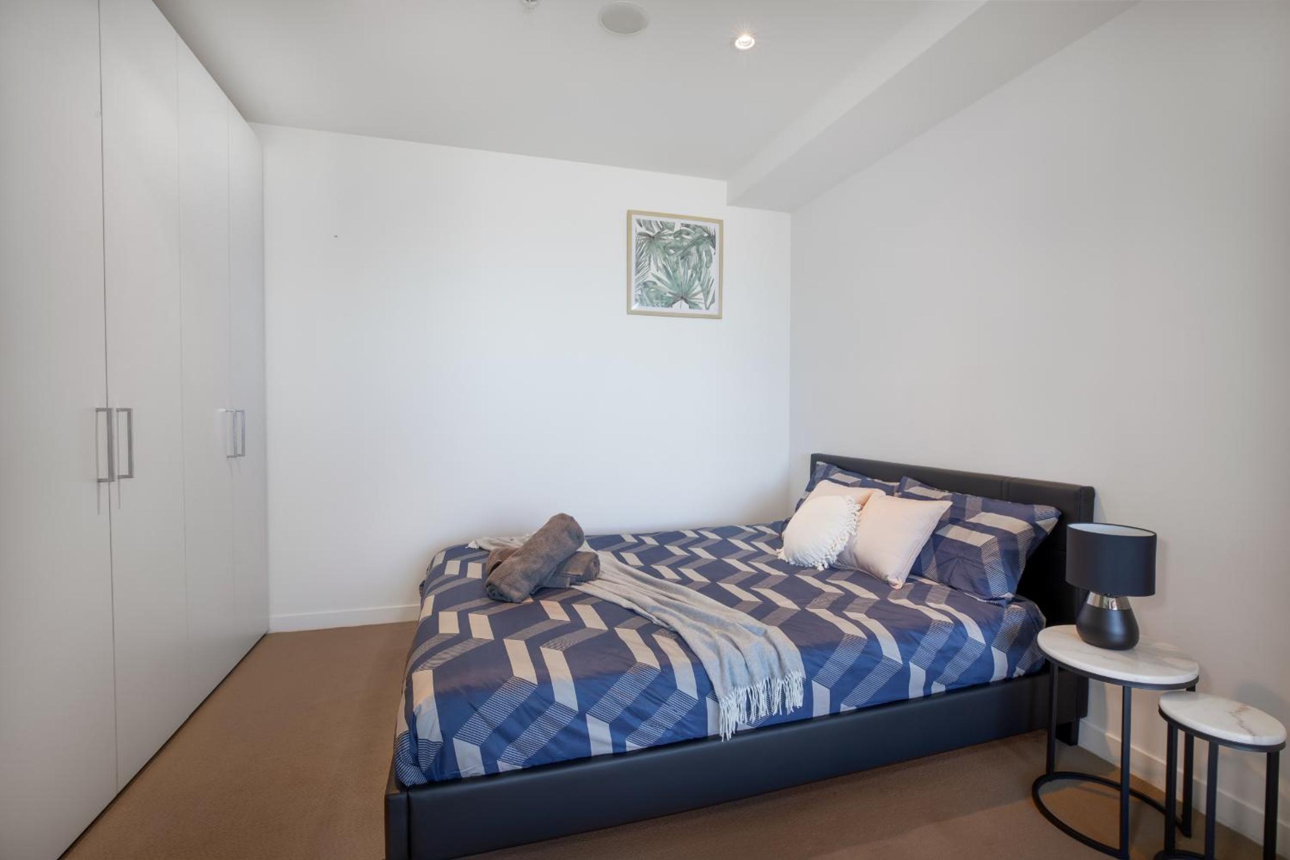 Marvellous 2-Bed High-Rise: Amazing Views, Free Parking