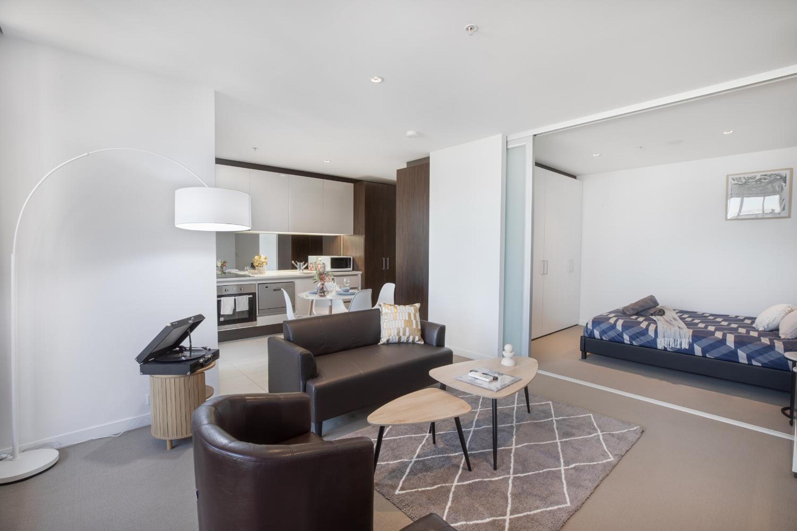 Marvellous 2-Bed High-Rise: Amazing Views, Free Parking