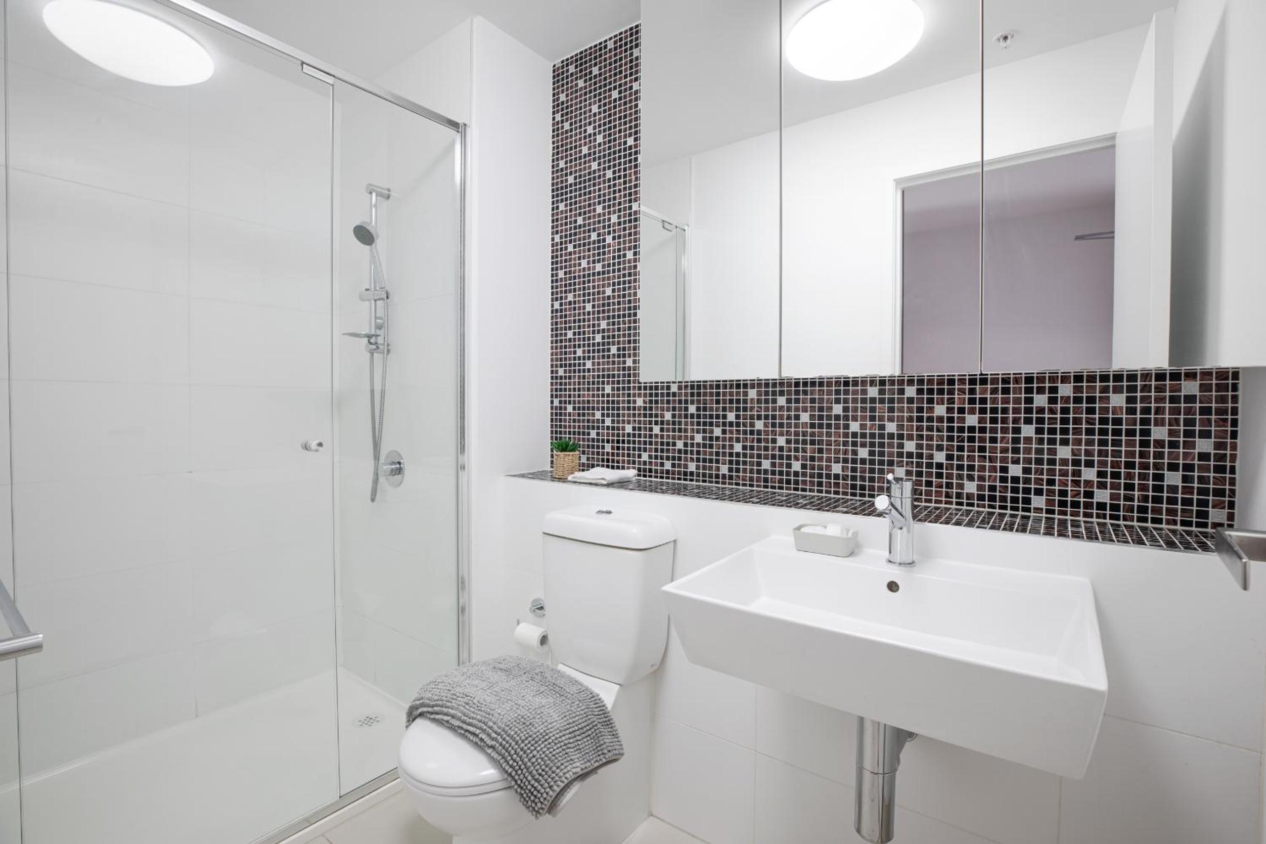 Marvellous 2-Bed High-Rise: Amazing Views, Free Parking