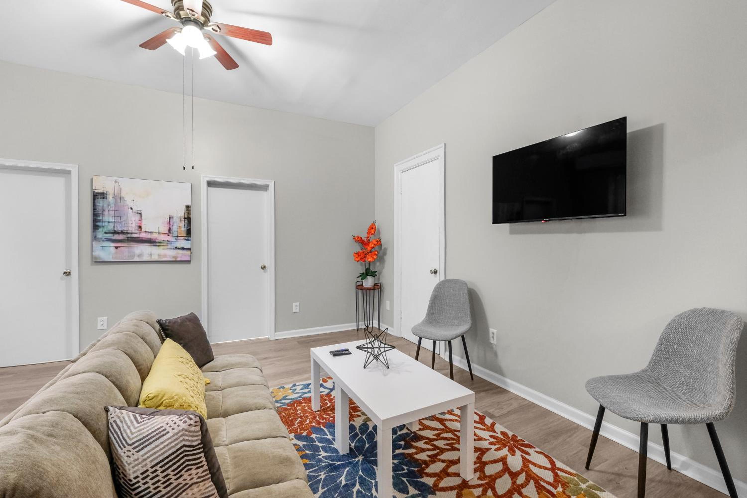 Lovely 2br In Univ City view 2