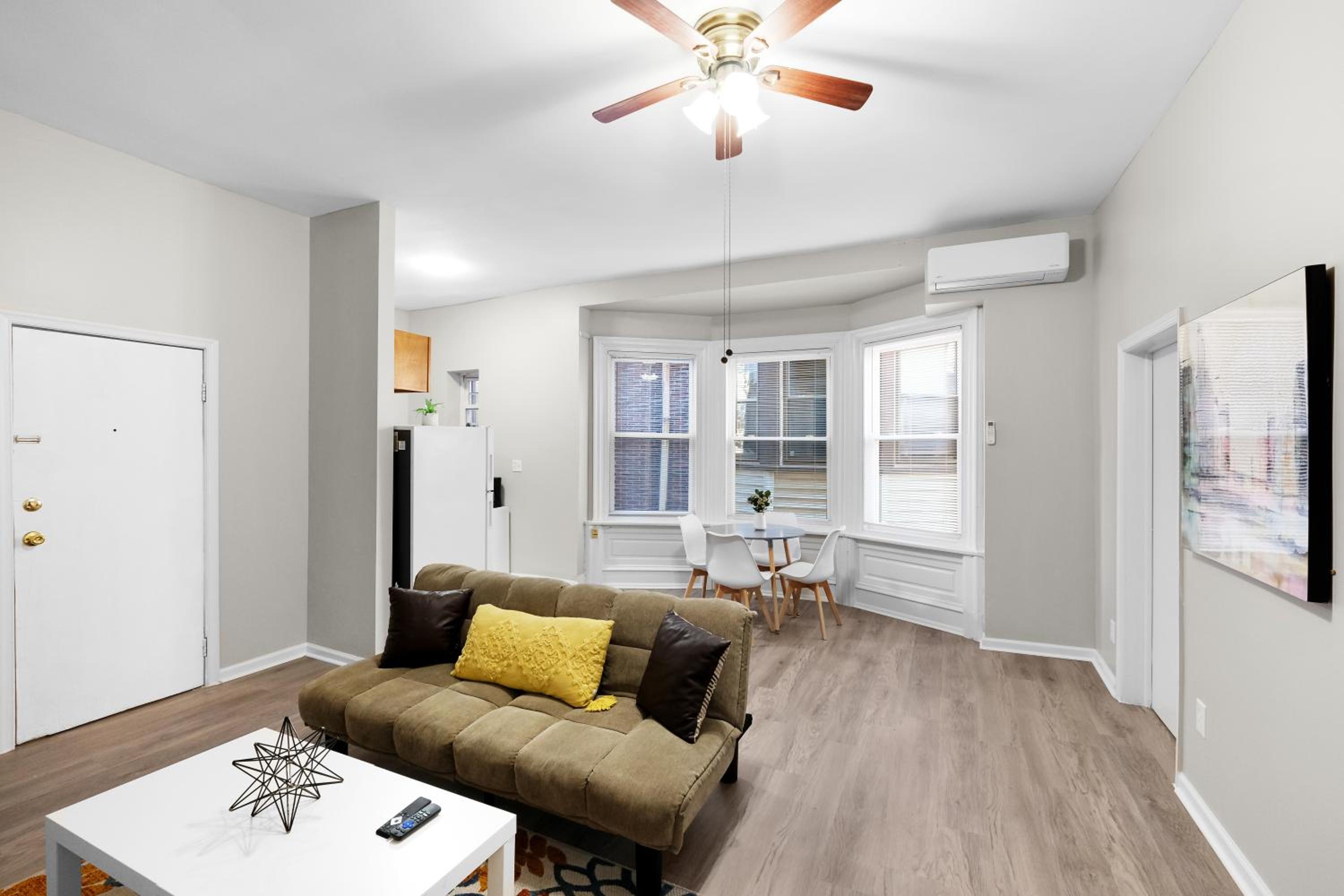 Lovely 2br In Univ City view 4