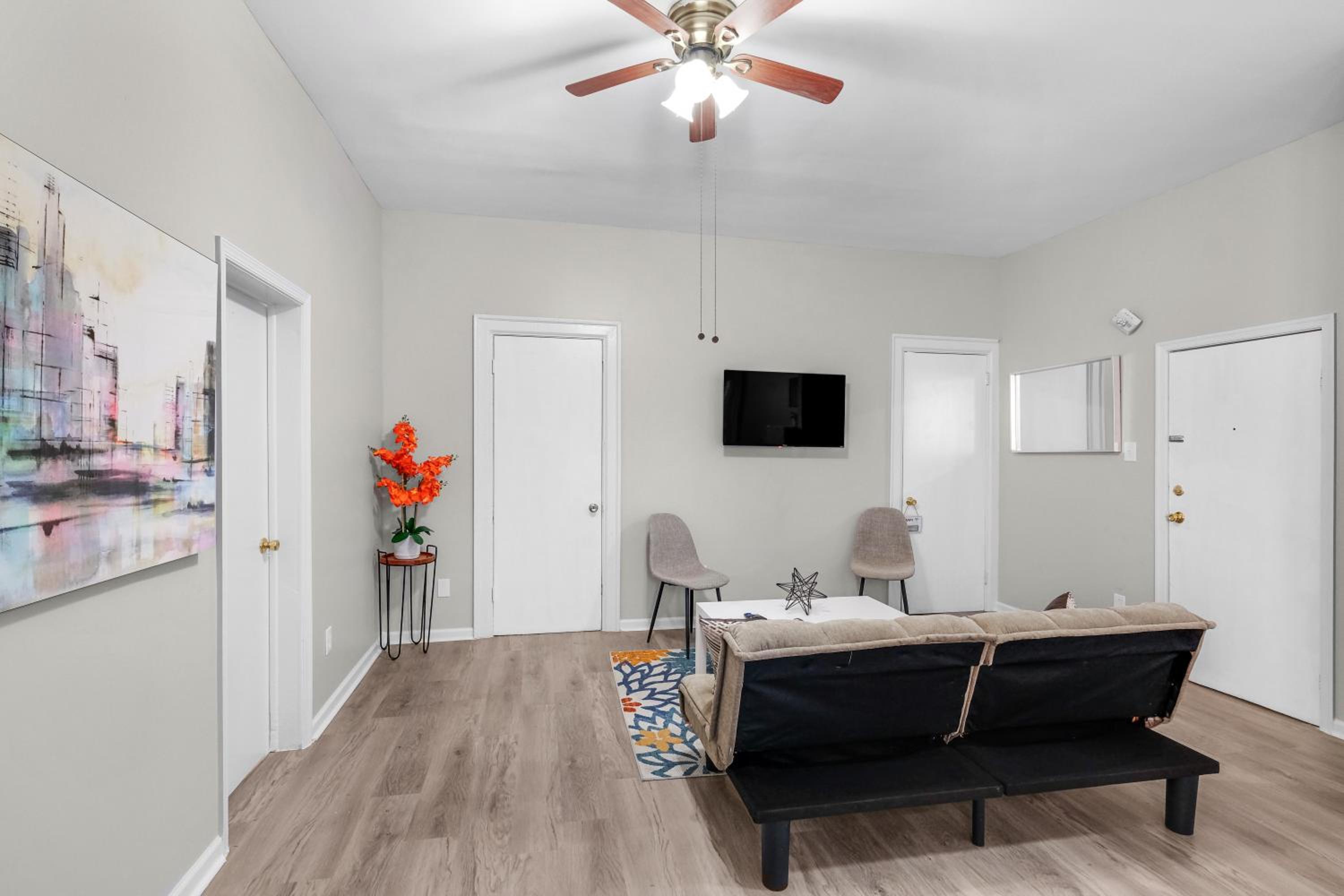 Lovely 2br In Univ City view 5
