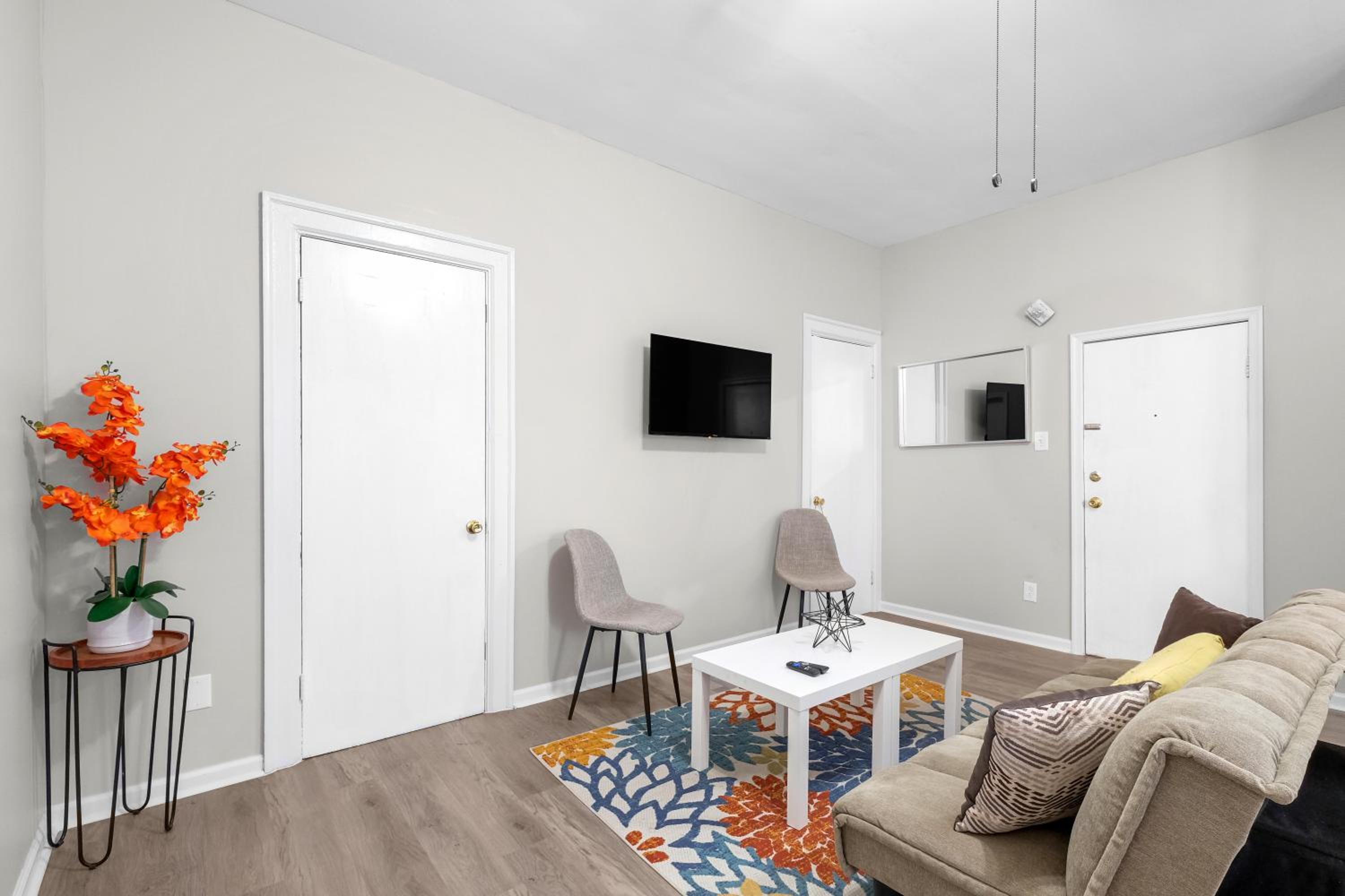 Lovely 2br In Univ City view 3