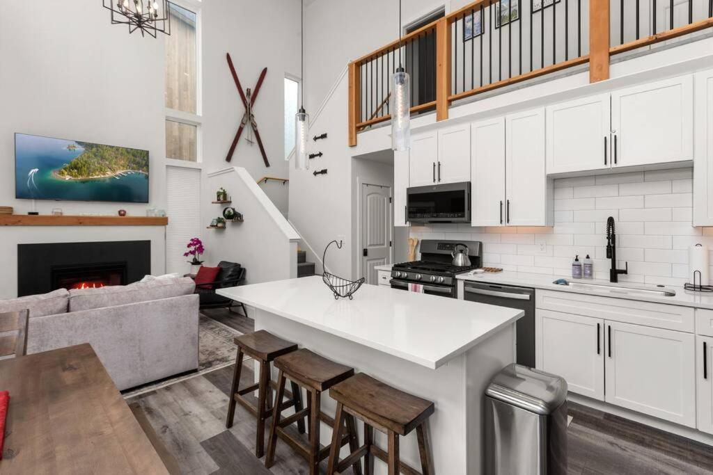 Mountain View Retreat at The Quarry - Sleeps 10! view 3